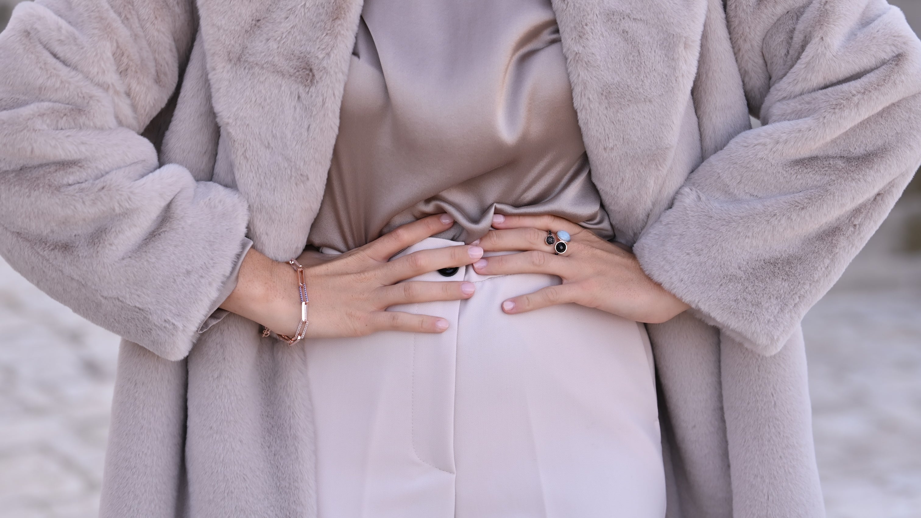 Anelli da donna particolari sotto l'albero: Chevalier e Pavé