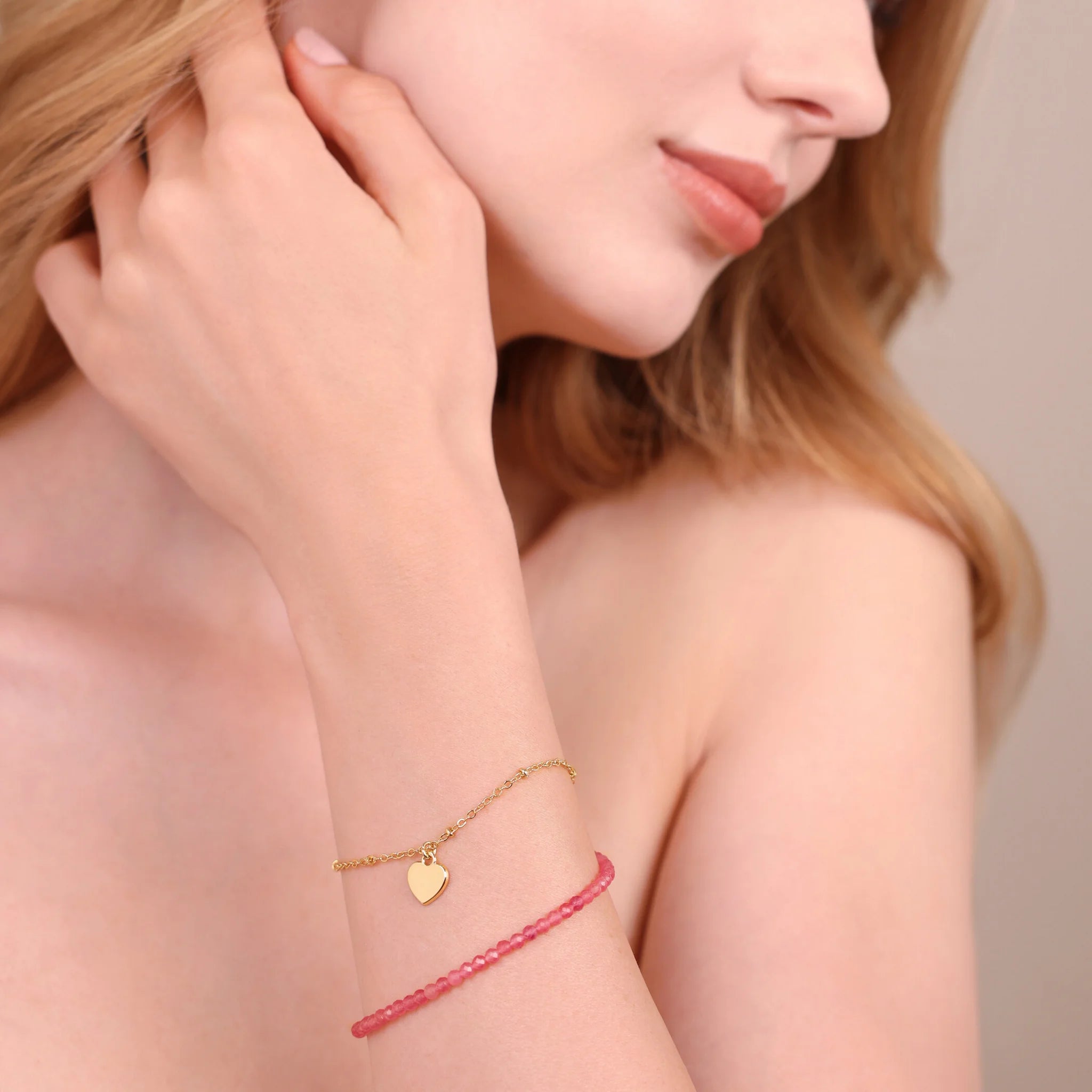 Bracelet multifils avec pendentif cœur et pierres naturelles