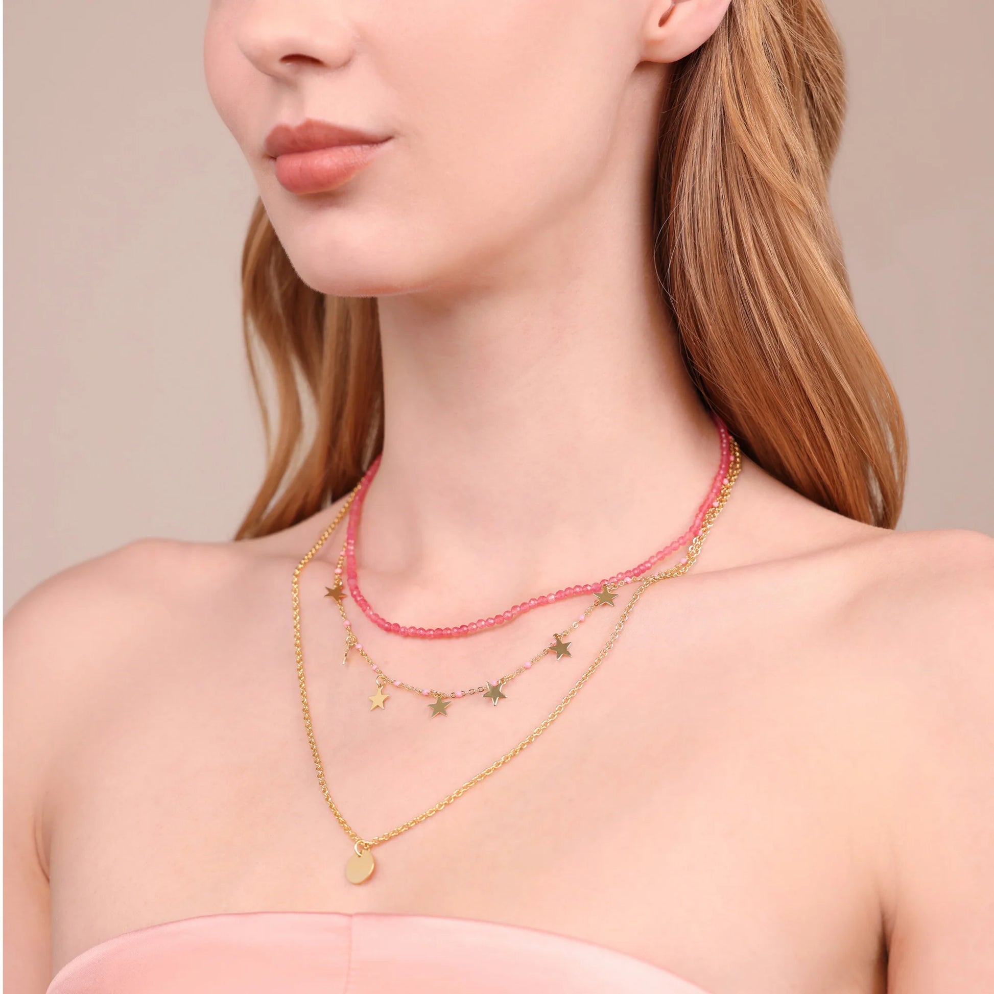 Collier multifils doré avec pendentifs étoile et pierres naturelles