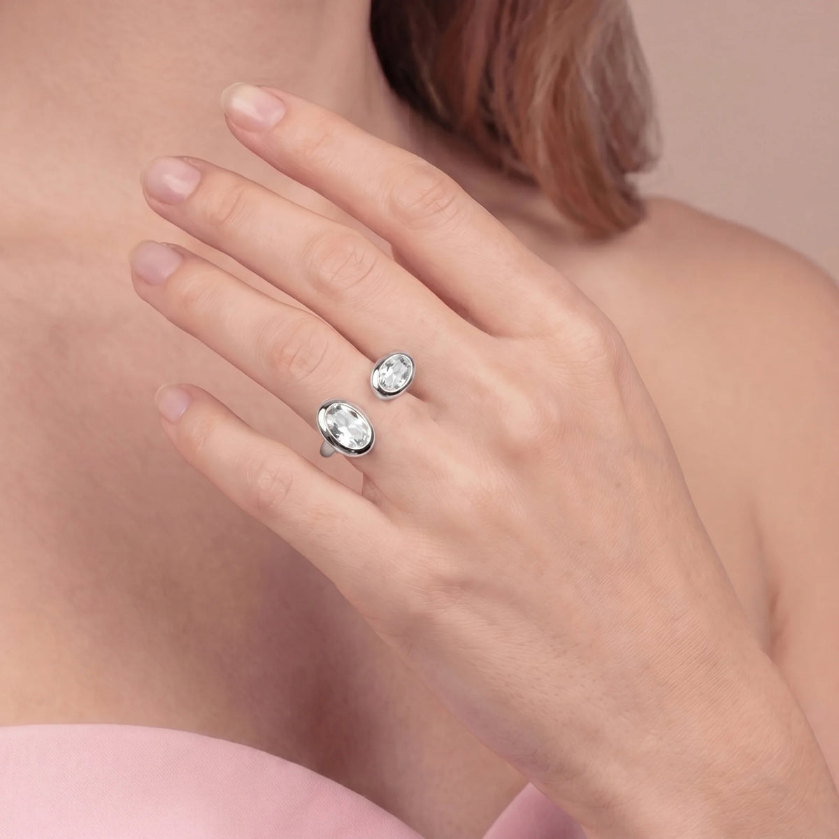 Contrarié-Ring „Toi Et Moi“ mit zwei Zirkonia, 18-Karat-vergoldet