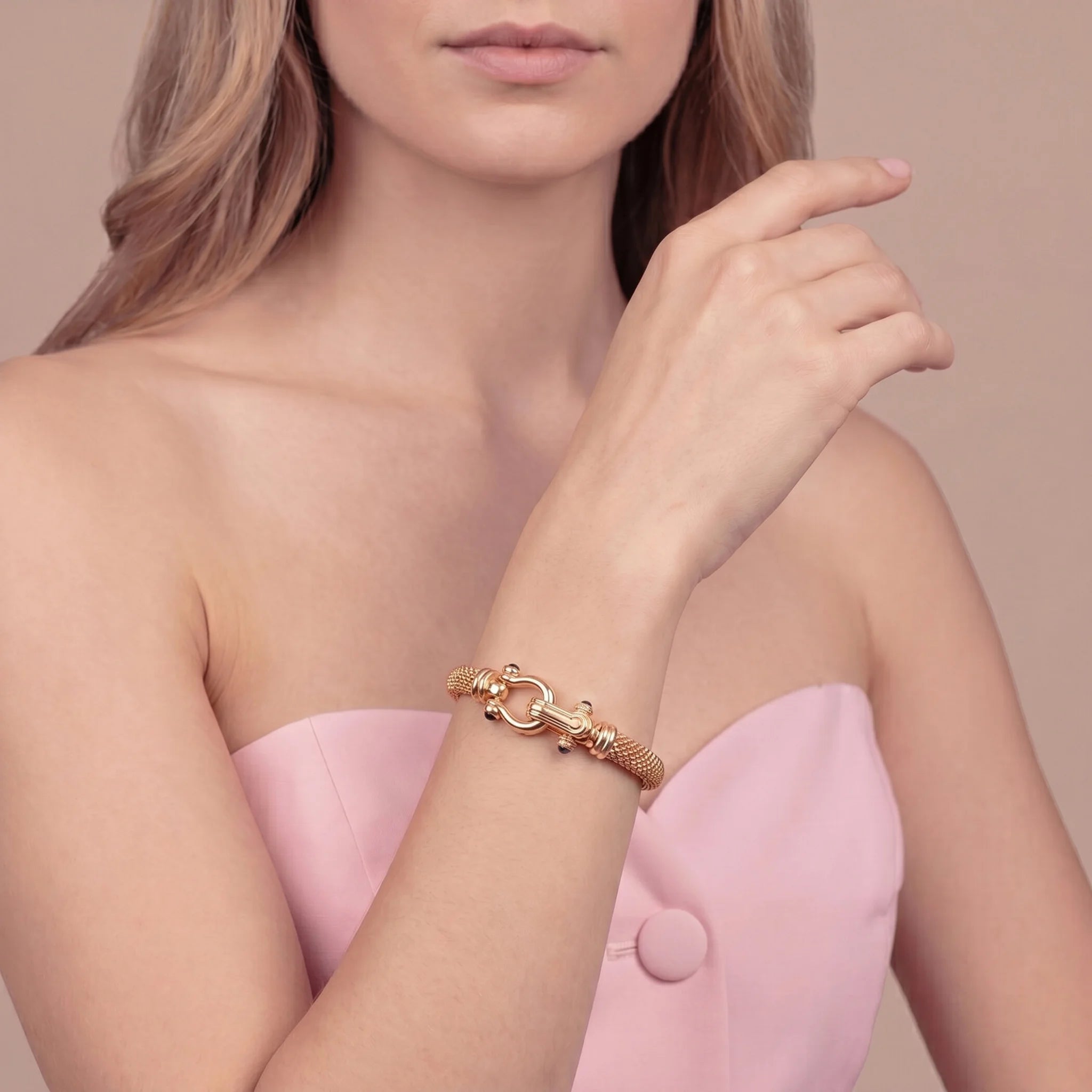 Semi-rigid popcorn chain bracelet with black cabochon spinels
