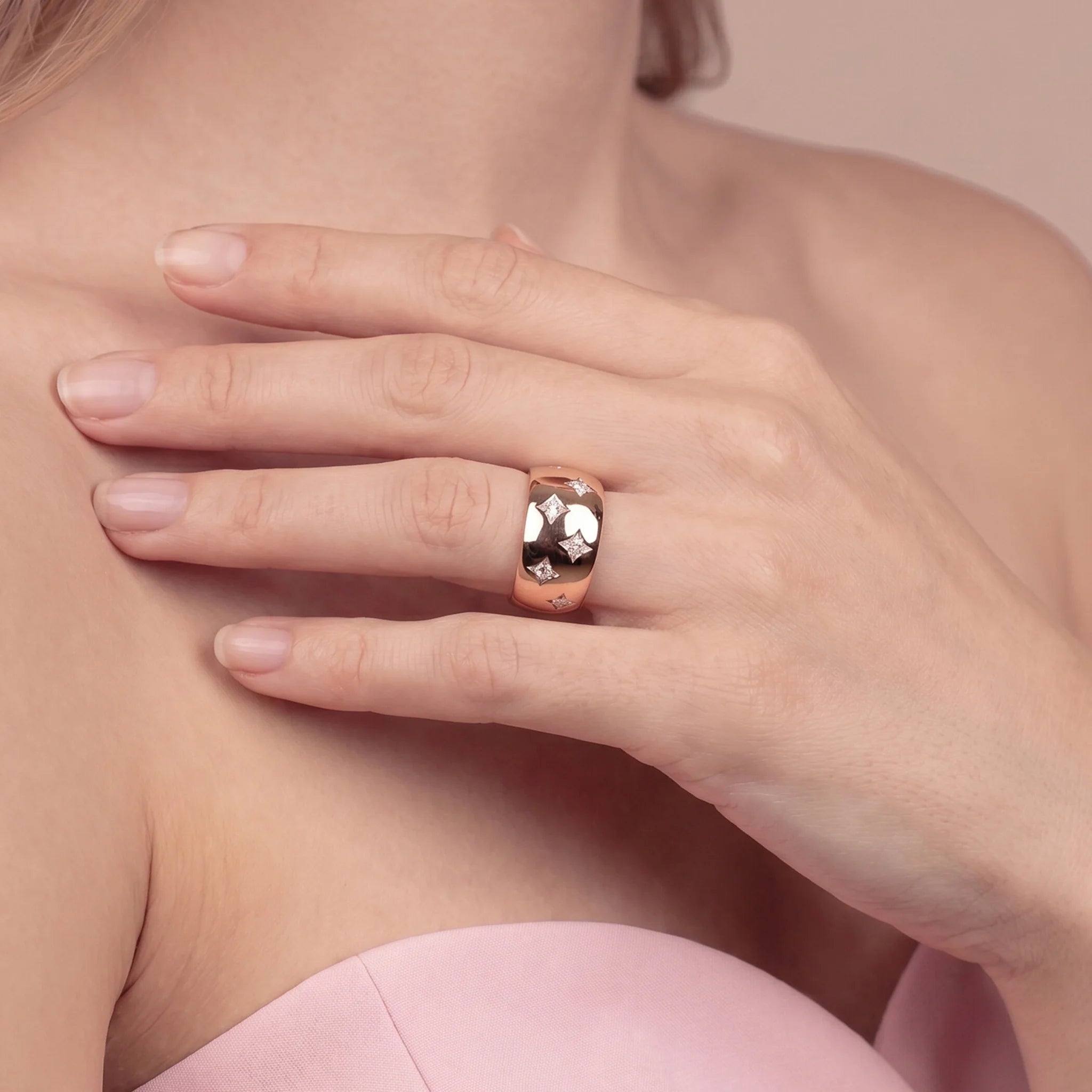 Étoile band ring with cubic zirconia points of light, plated with 18Kt gold