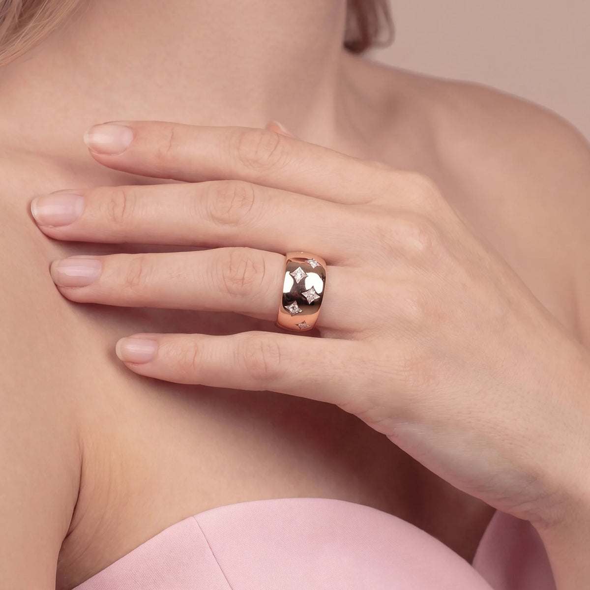 Étoile band ring with cubic zirconia points of light, plated with 18Kt gold