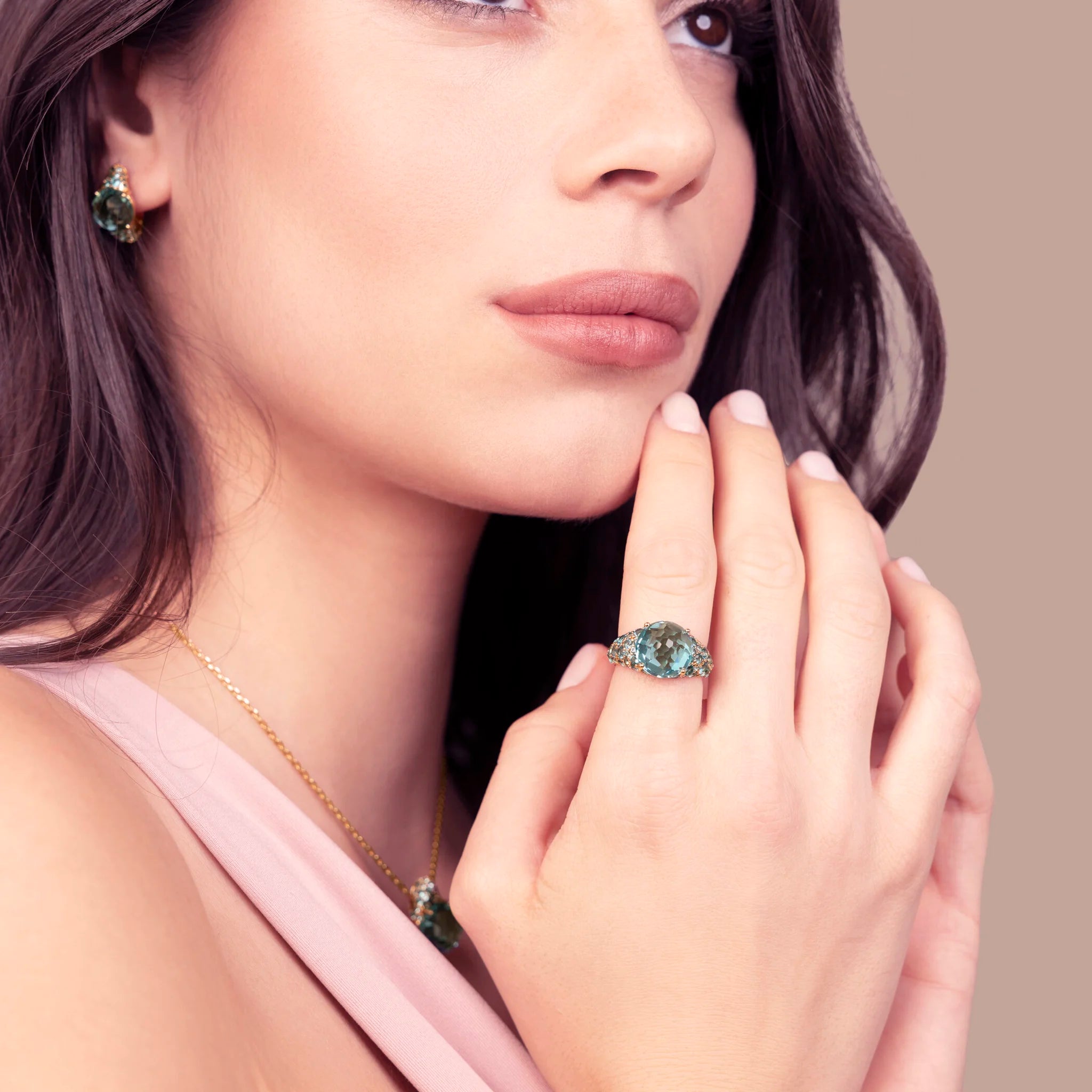 Anello con Pavé Misto e Prisma Gem