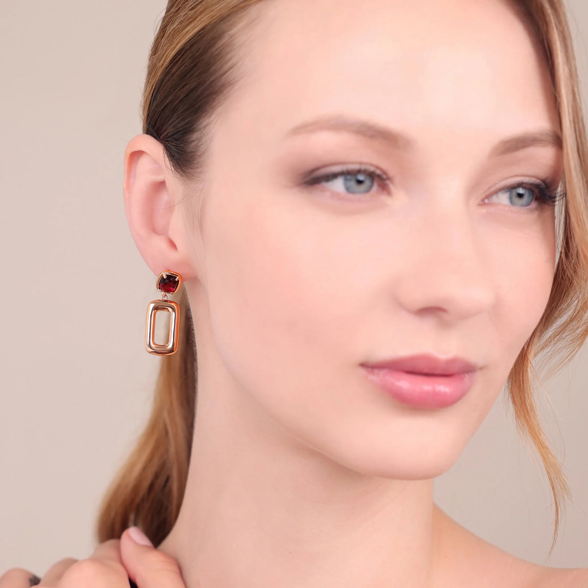 Rechteckige Hängende Ohrringe mit Baguette Prisma Edelstein