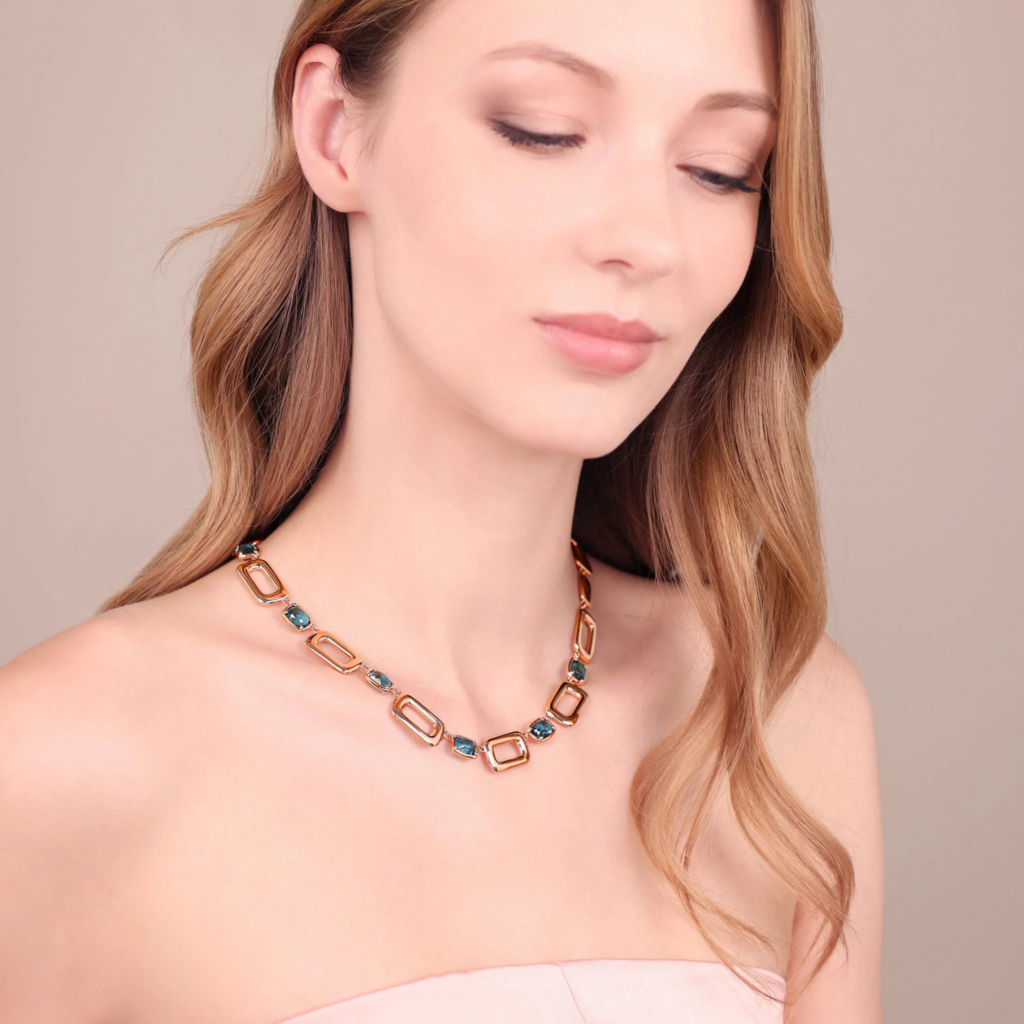Essentiel Necklace with Rectangular Links and Baguette Gem Prism