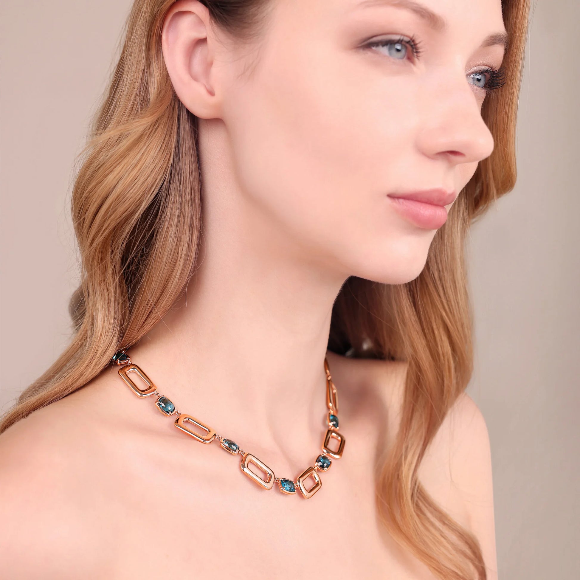 Collier Essentiel mailles rectangulaires et prisme gemme baguette
