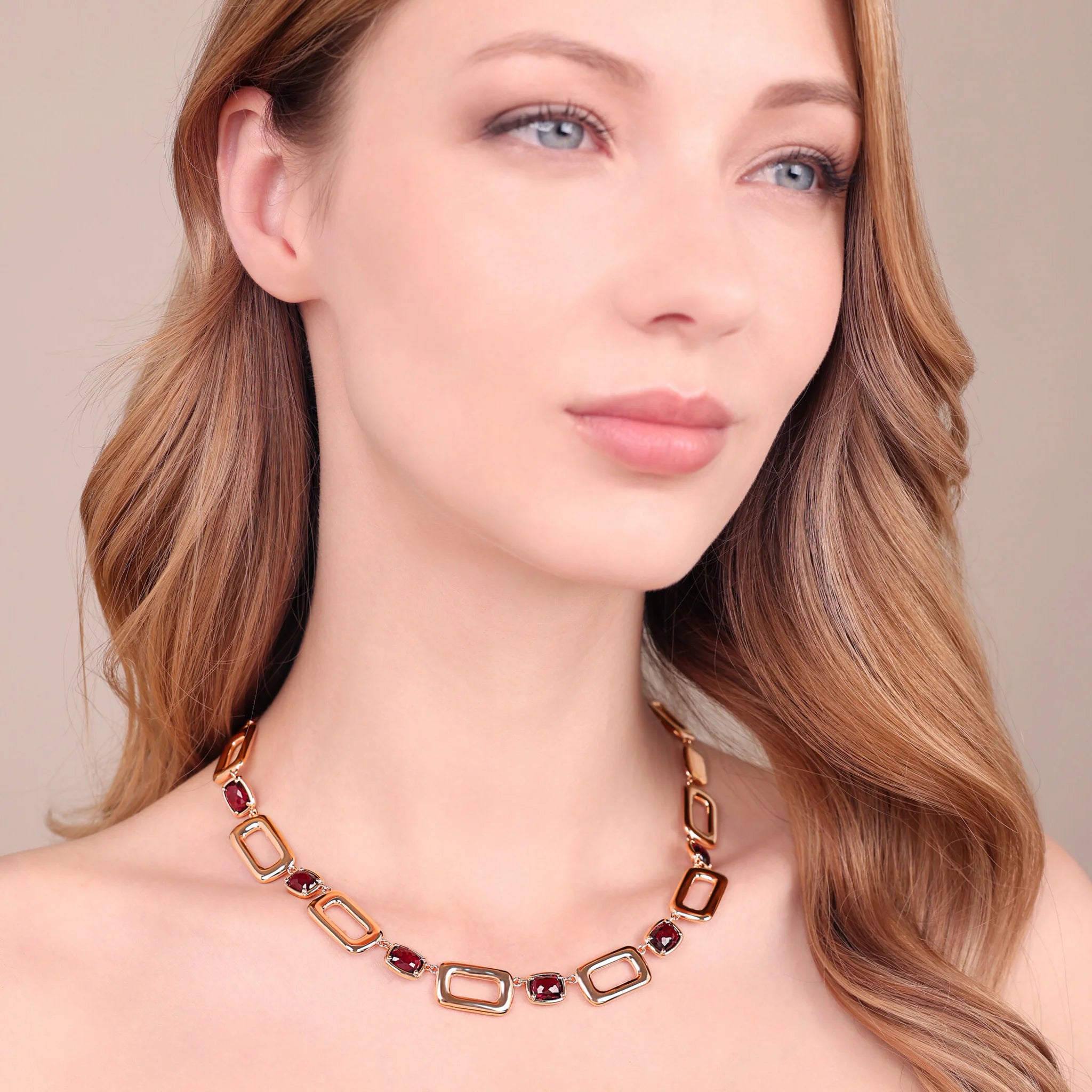 Essentiel Necklace with Rectangular Links and Baguette Gem Prism