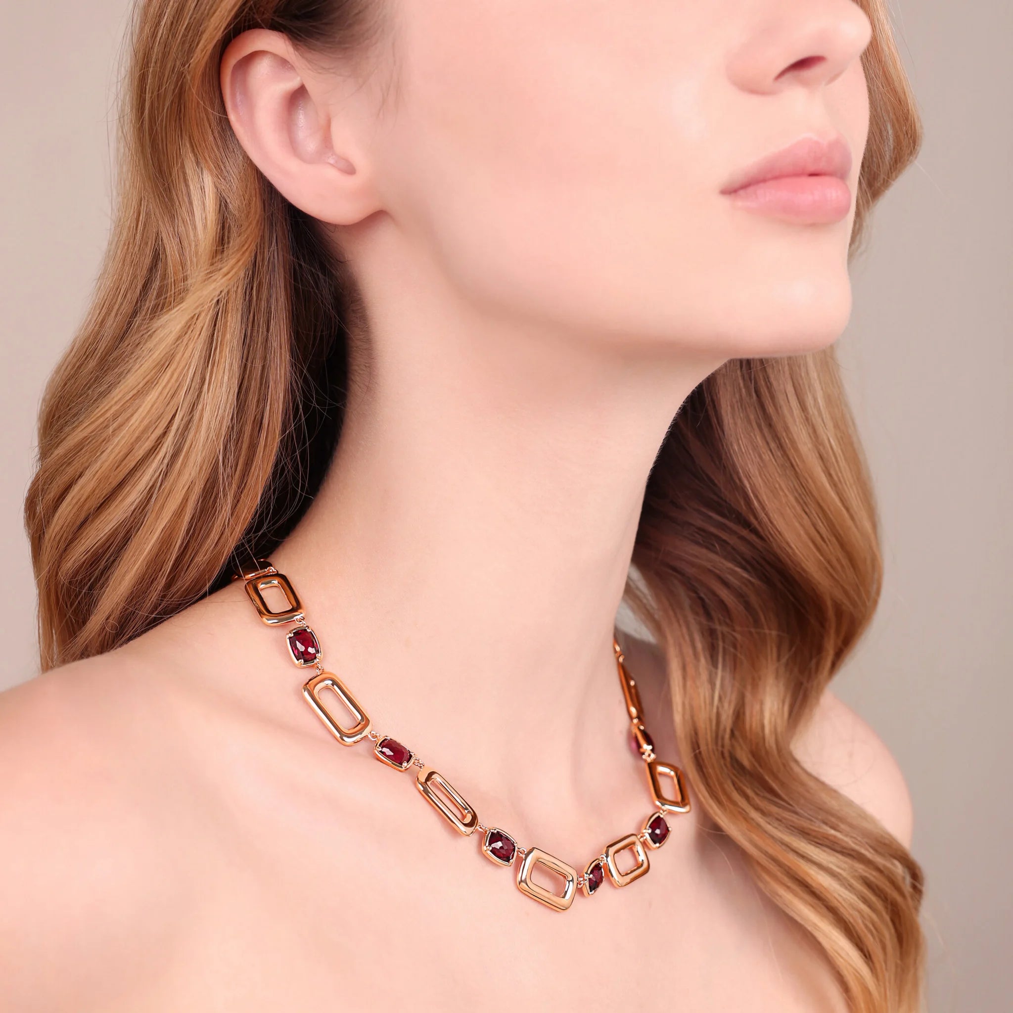 Essentiel Necklace with Rectangular Links and Baguette Gem Prism