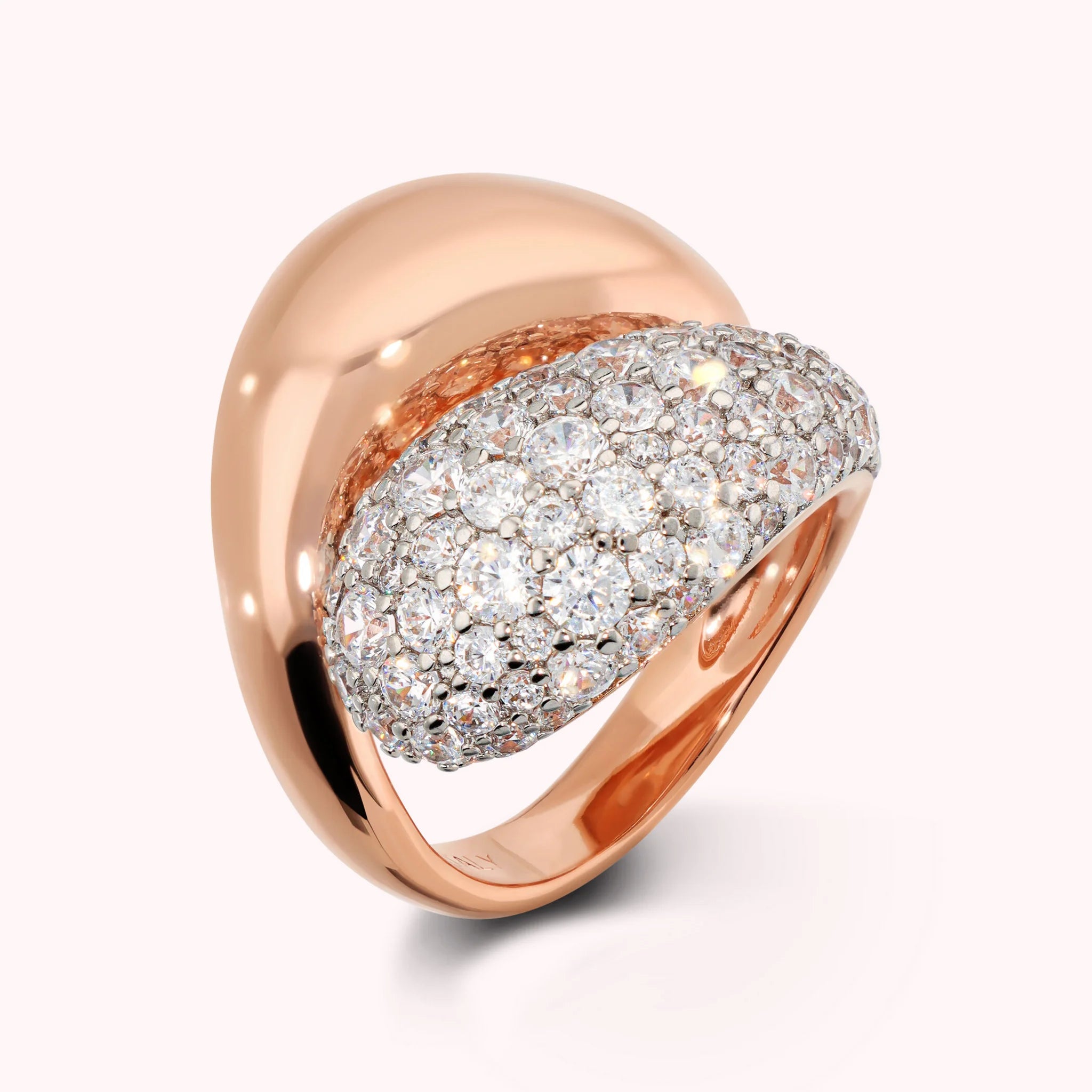 Anello Contrarié Lucido e con Pavé di Cubic Zirconia