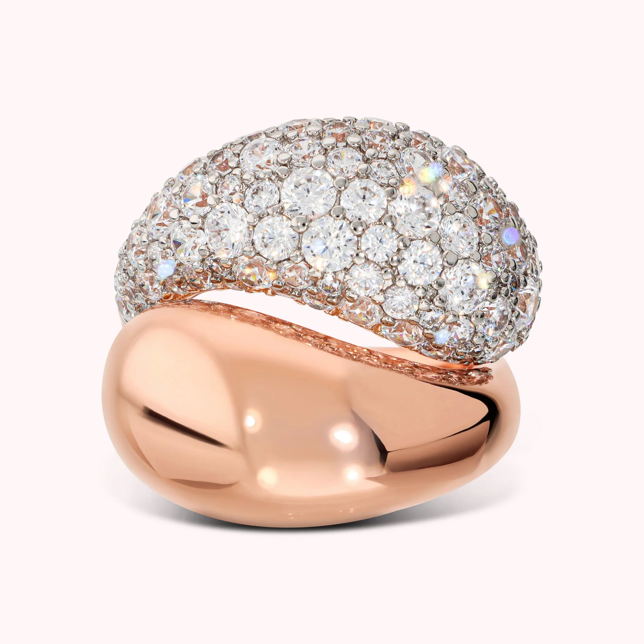 Anello Contrarié Lucido e con Pavé di Cubic Zirconia