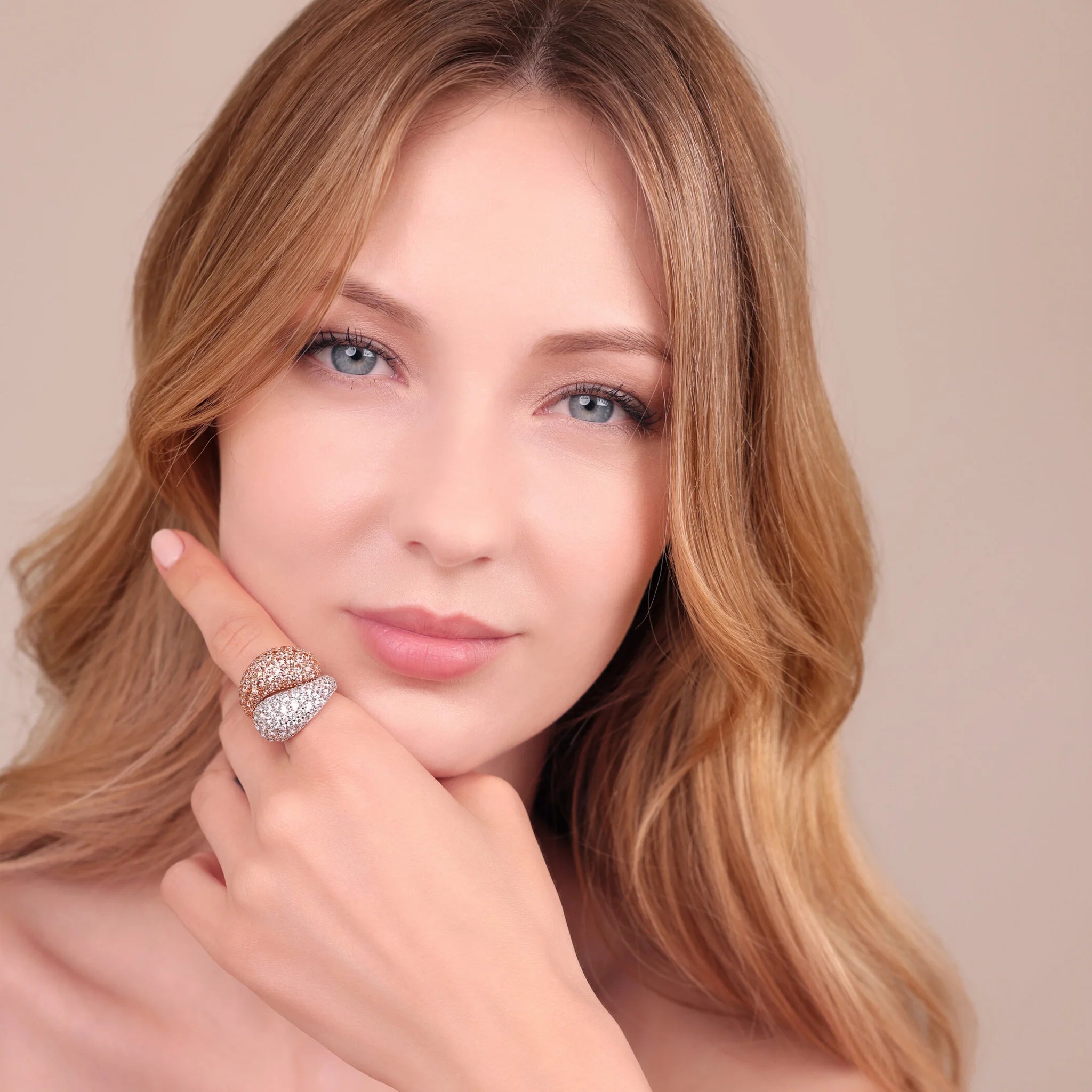 Anello Contrarié con Pavé di Cubic Zirconia