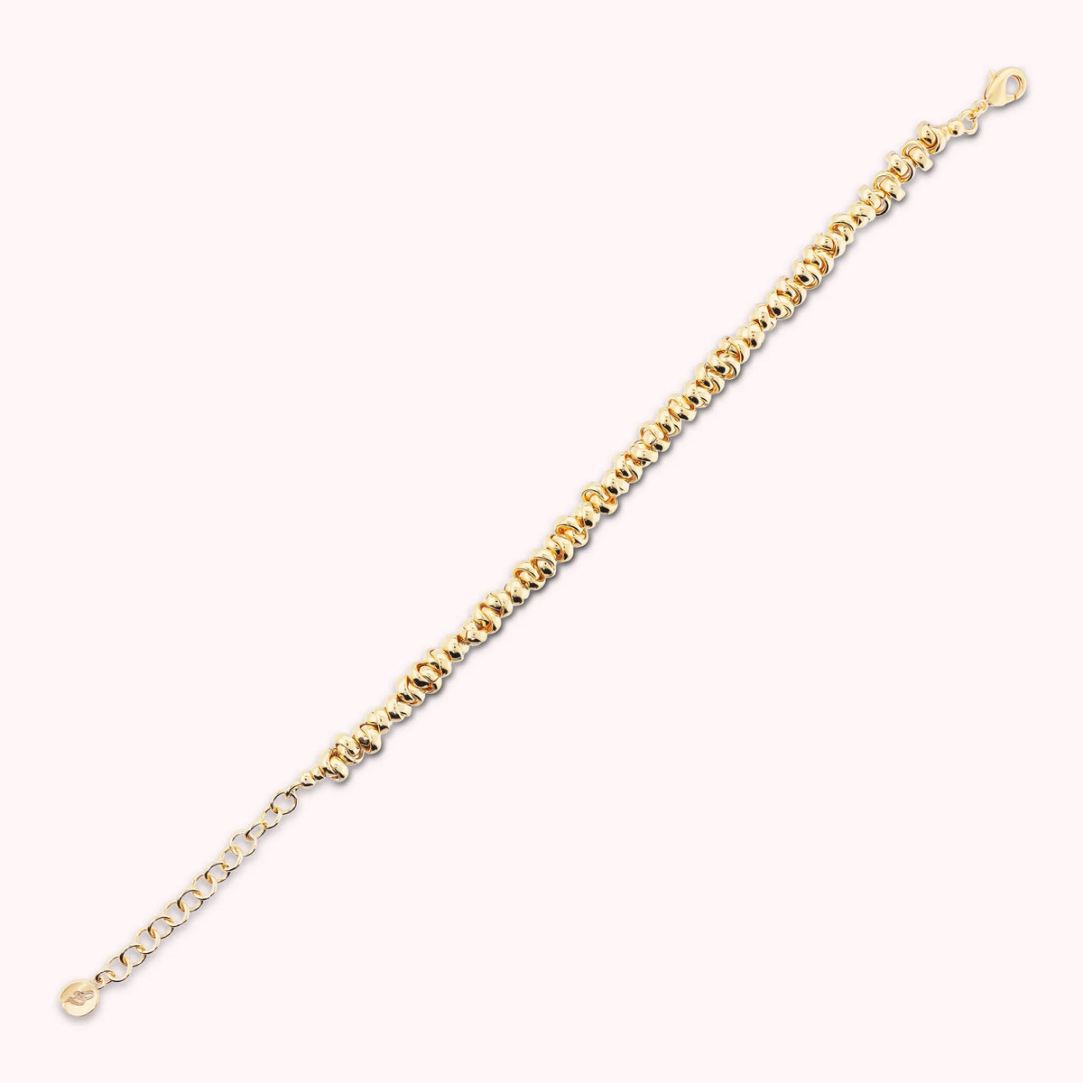 Armband mit glänzenden verflochtenen Ringen