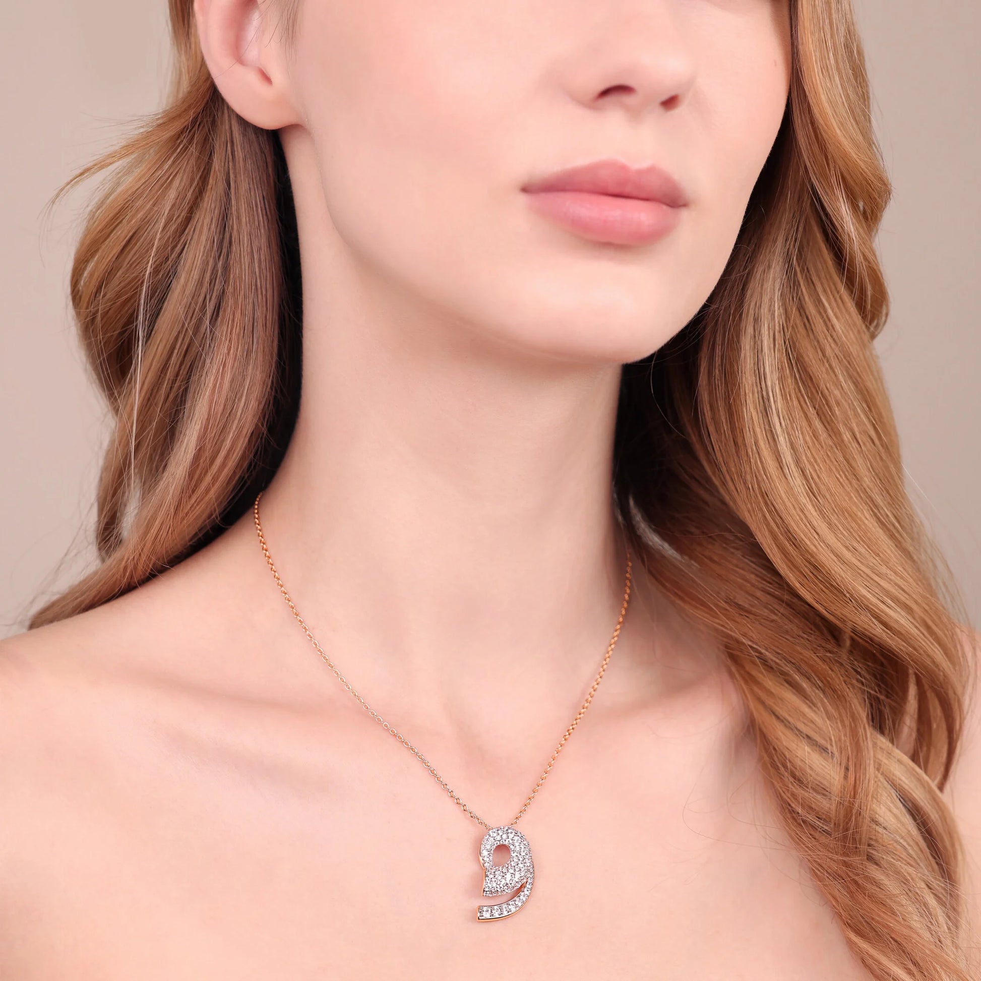Halskette mit Spiralanhänger und Cubic-Zirkonia-Pavé  