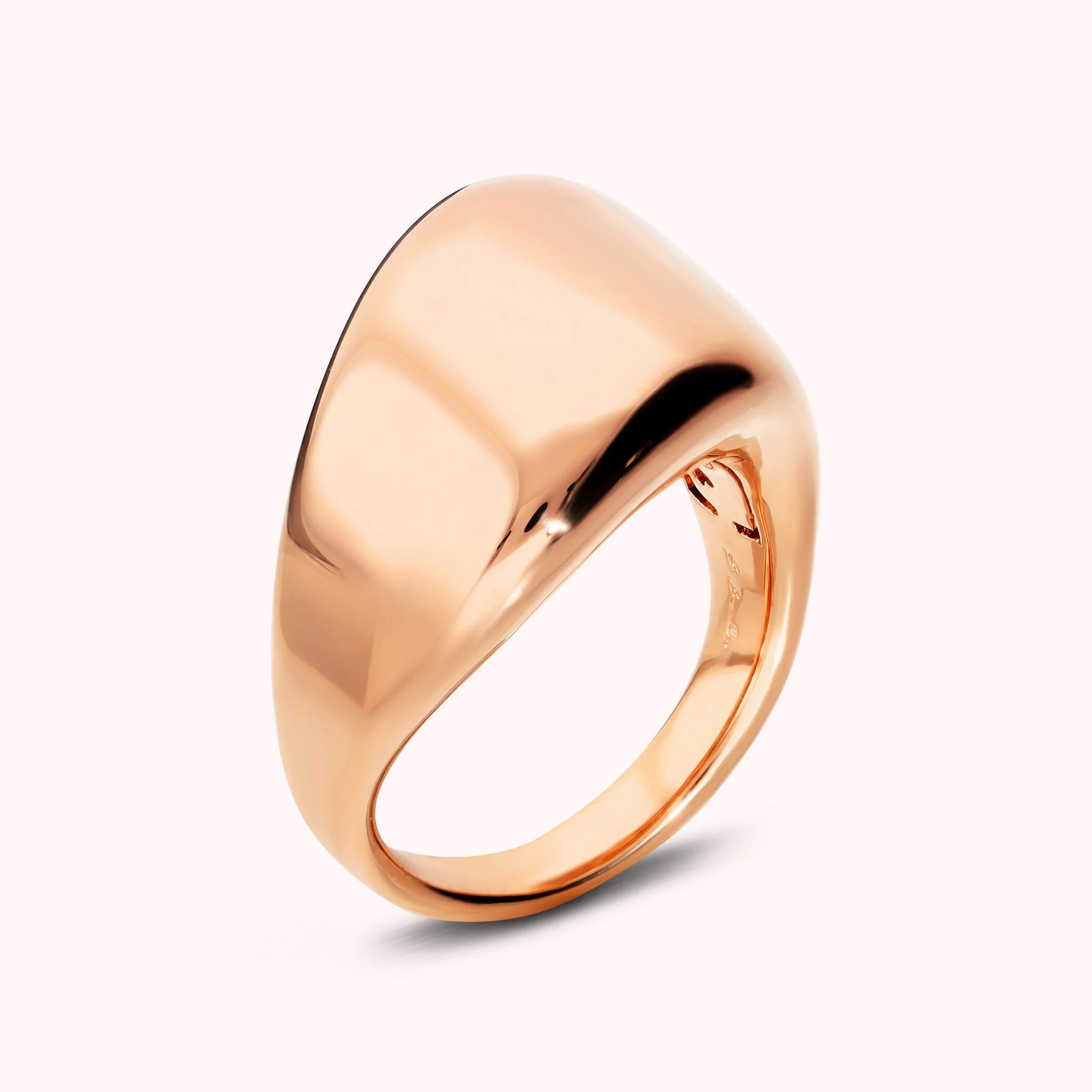 Glossy Band Ring with Sinuous Design