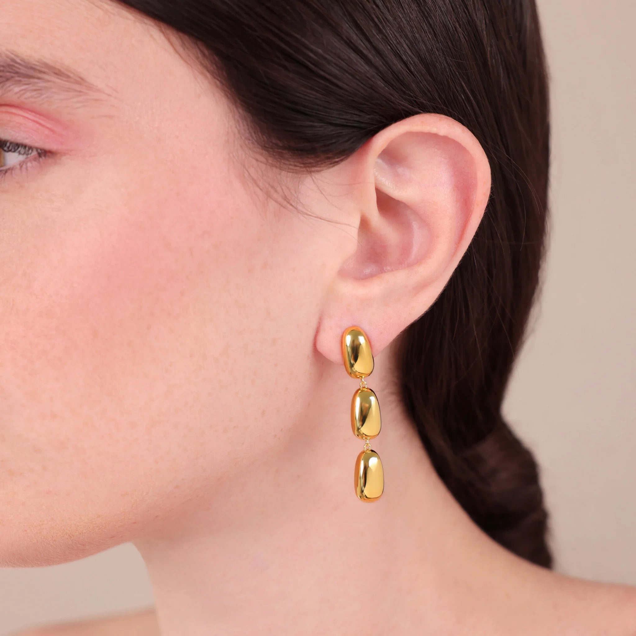 Dangling Earrings with Oval Elements