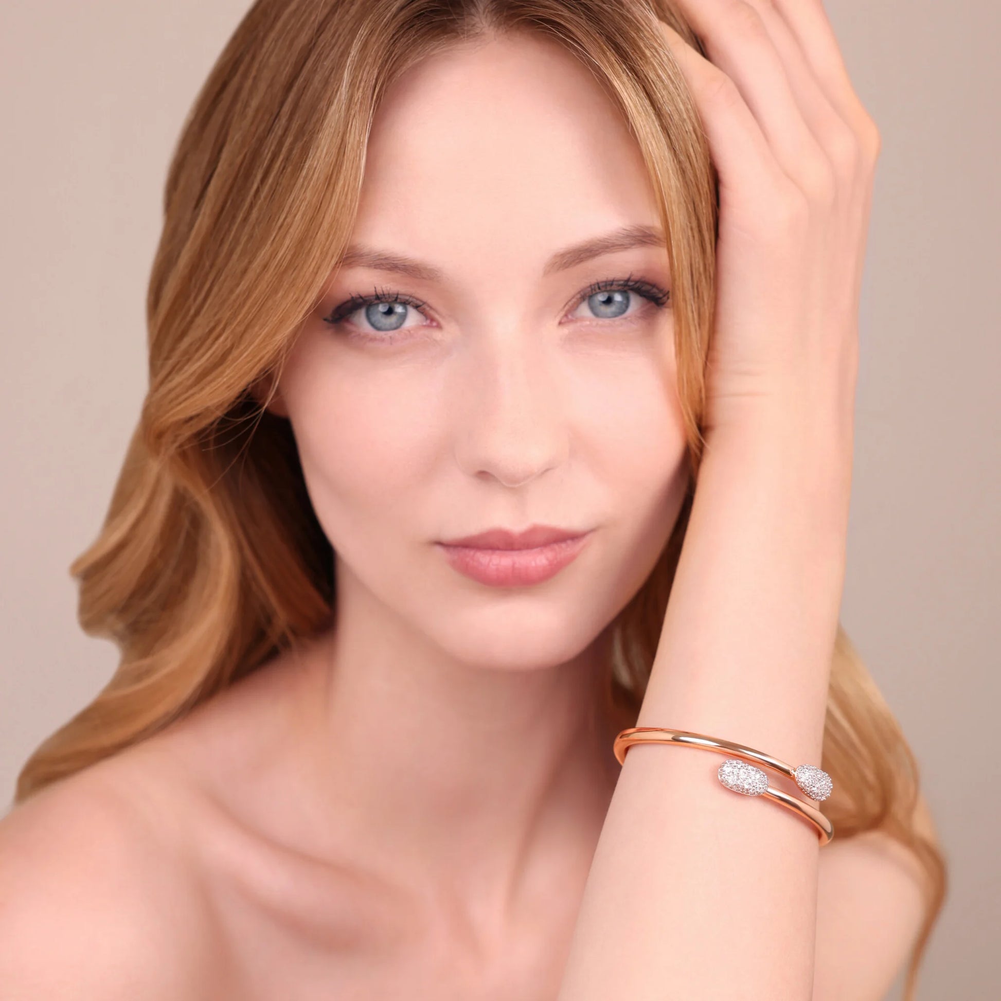 Contrarié Rigid Bracelet with Cubic Zirconia Pavé