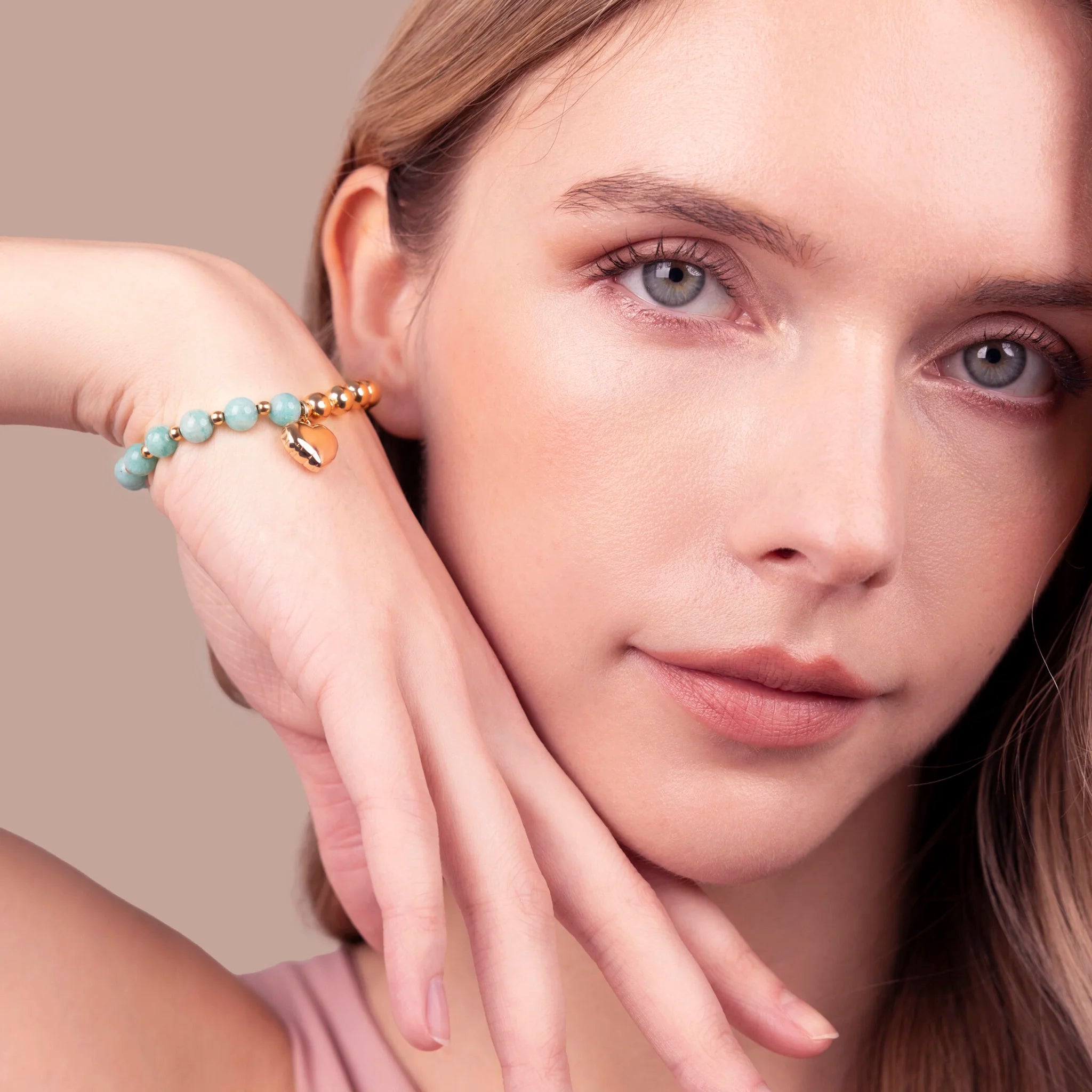Bracciale Elastico con Bead Lucide Pietre Naturali e Ciondolo Cuore