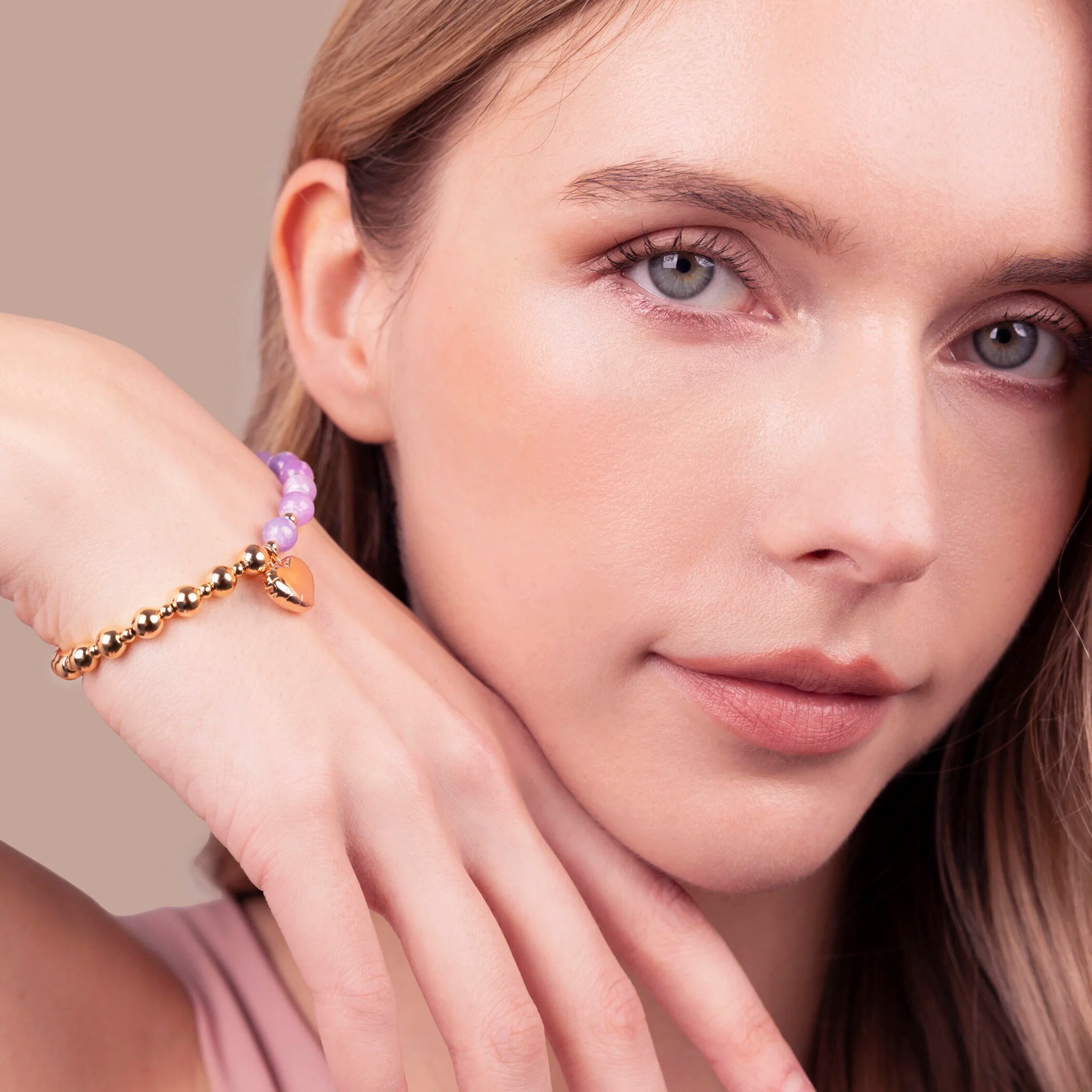 Bracciale Elastico con Bead Lucide Pietre Naturali e Ciondolo Cuore
