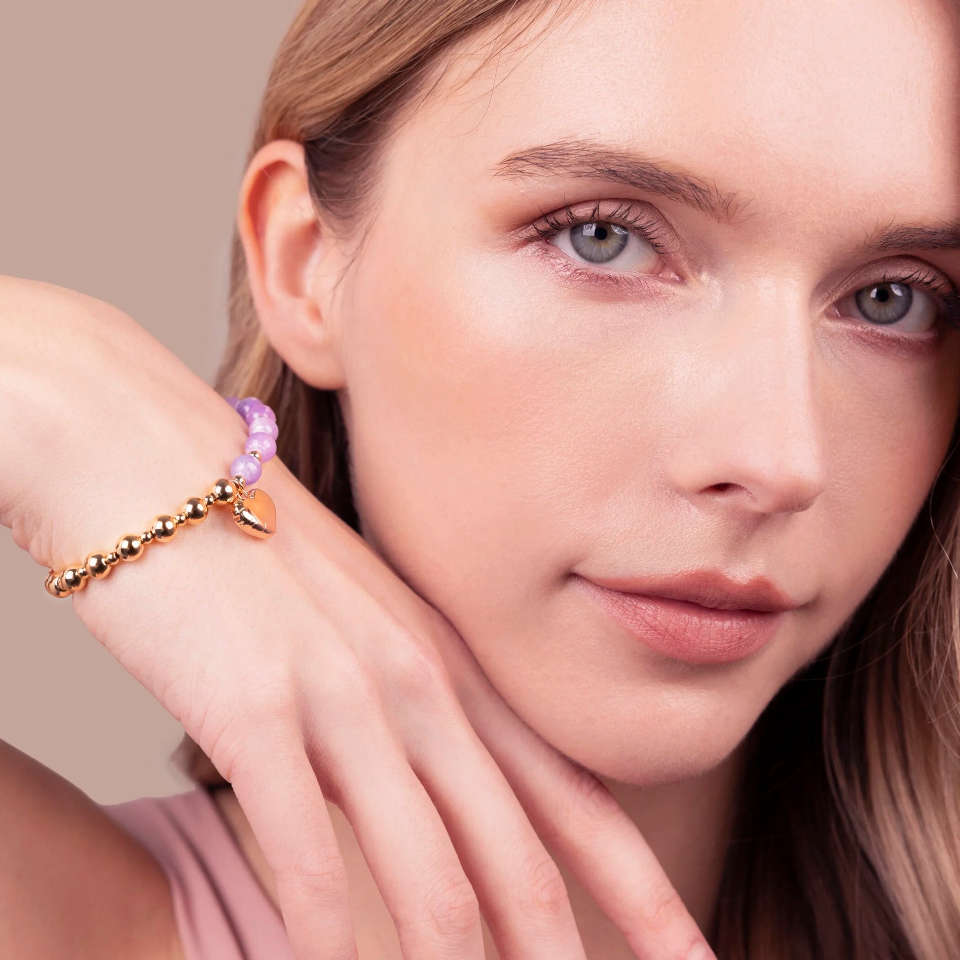 Bracciale Elastico con Bead Lucide Pietre Naturali e Ciondolo Cuore