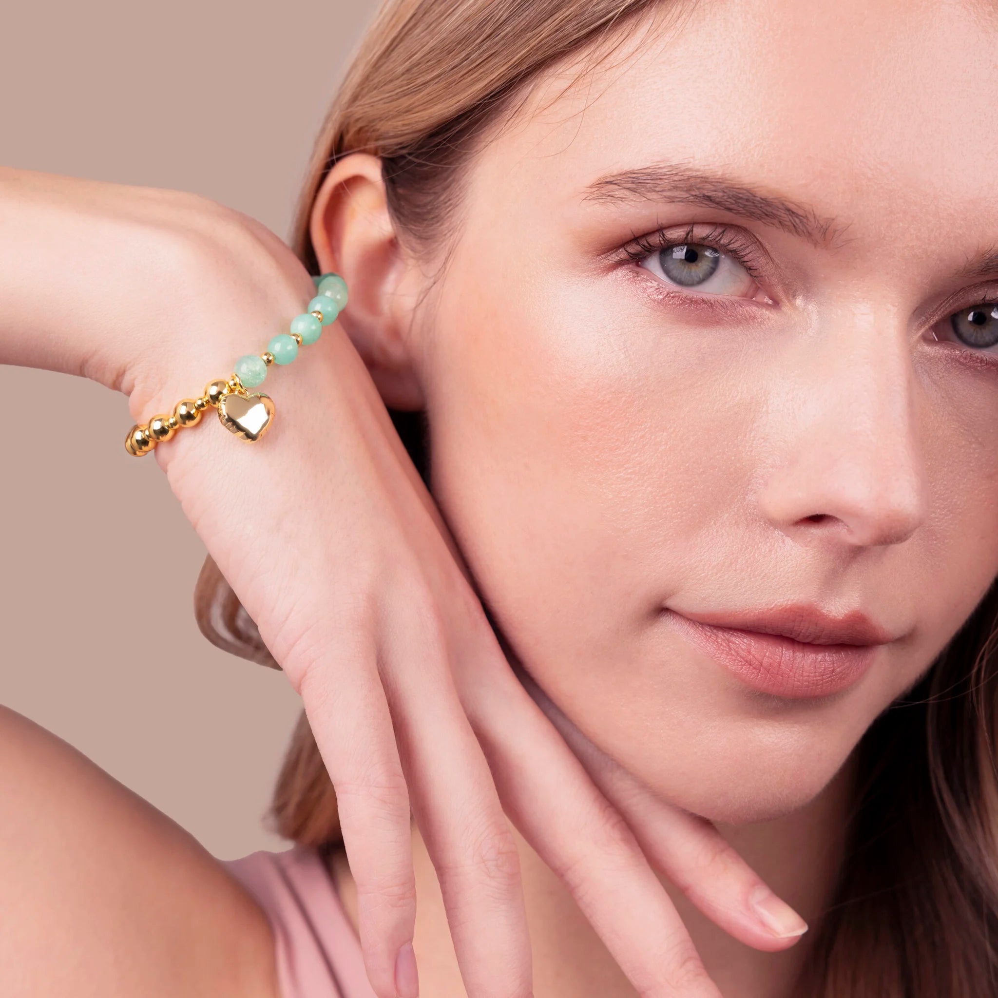 Bracciale Elastico con Bead Lucide Pietre Naturali e Ciondolo Cuore