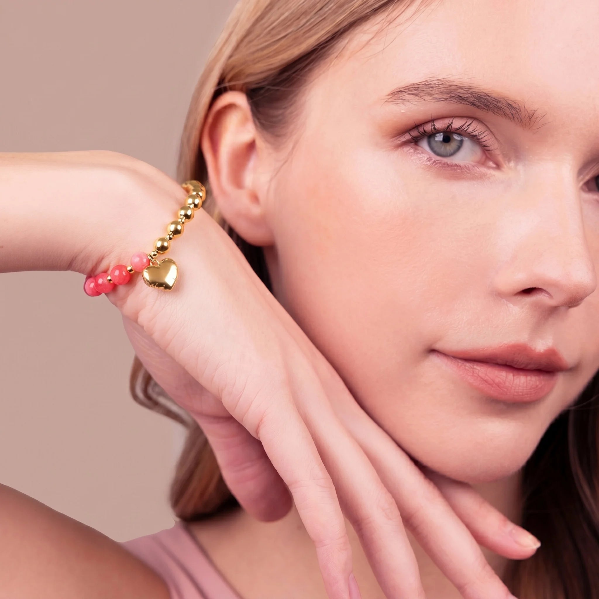 Bracciale Elastico con Bead Lucide Pietre Naturali e Ciondolo Cuore