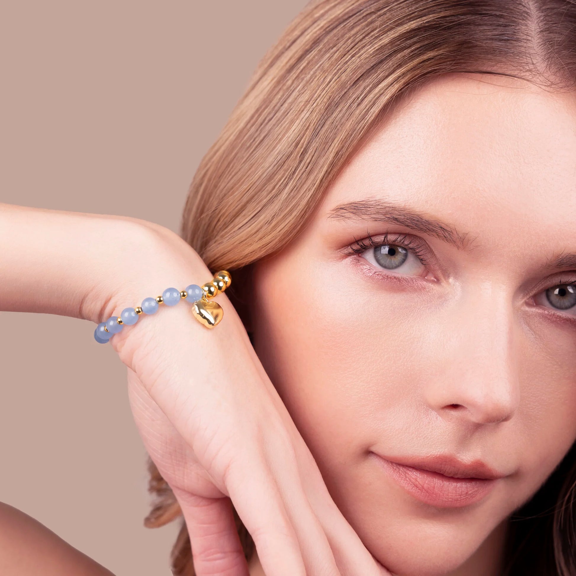 Bracciale Elastico con Bead Lucide Pietre Naturali e Ciondolo Cuore