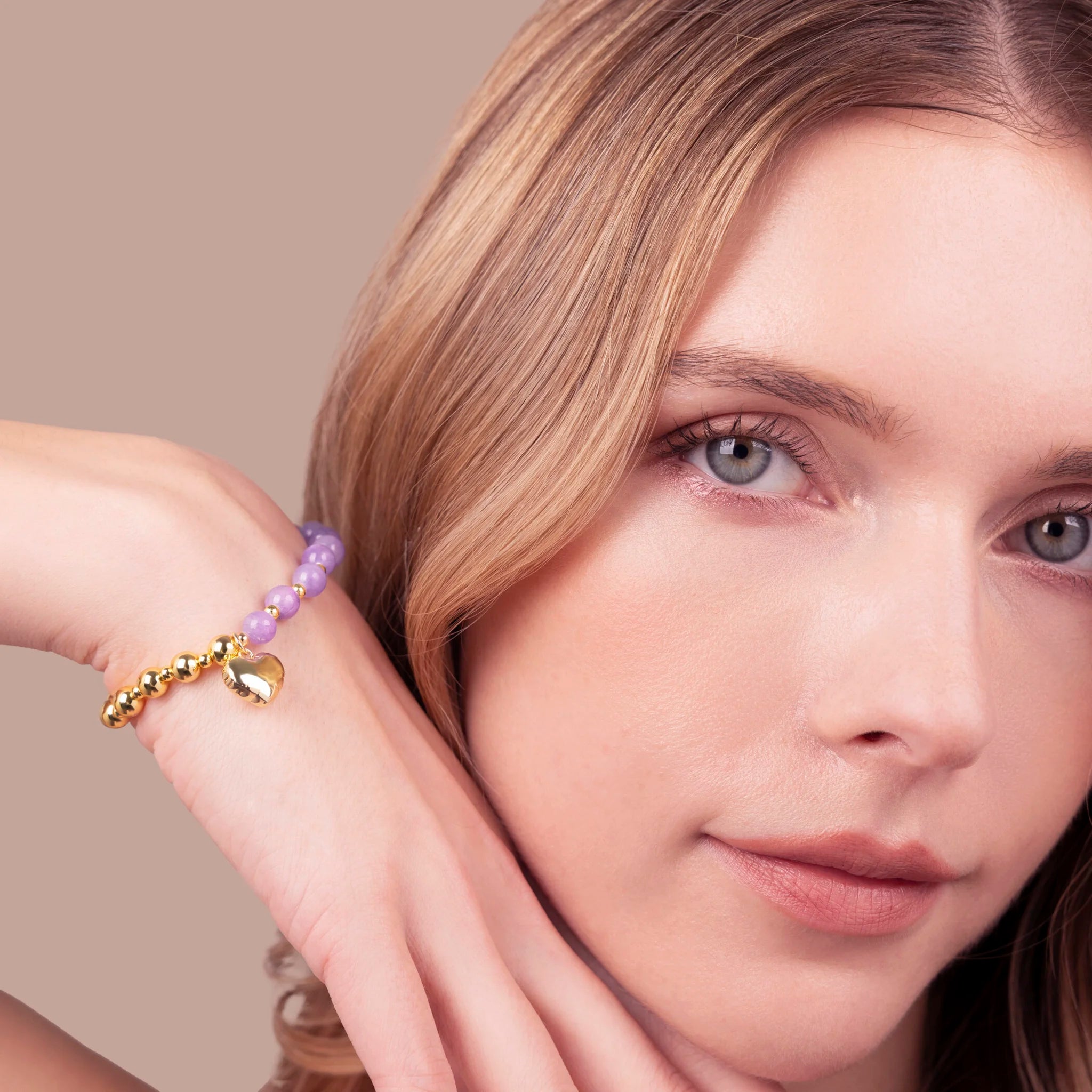 Bracciale Elastico con Bead Lucide Pietre Naturali e Ciondolo Cuore