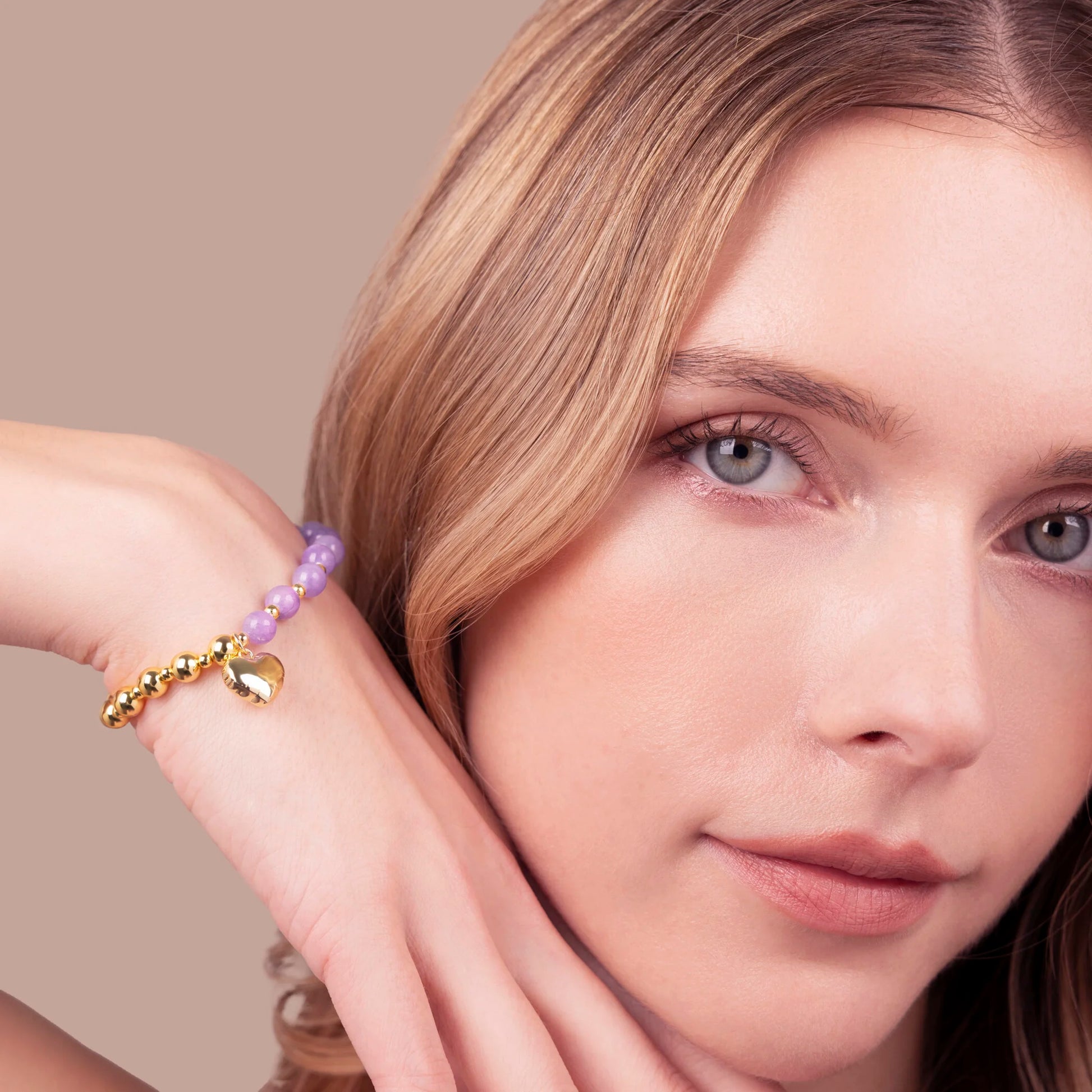 Bracciale Elastico con Bead Lucide Pietre Naturali e Ciondolo Cuore