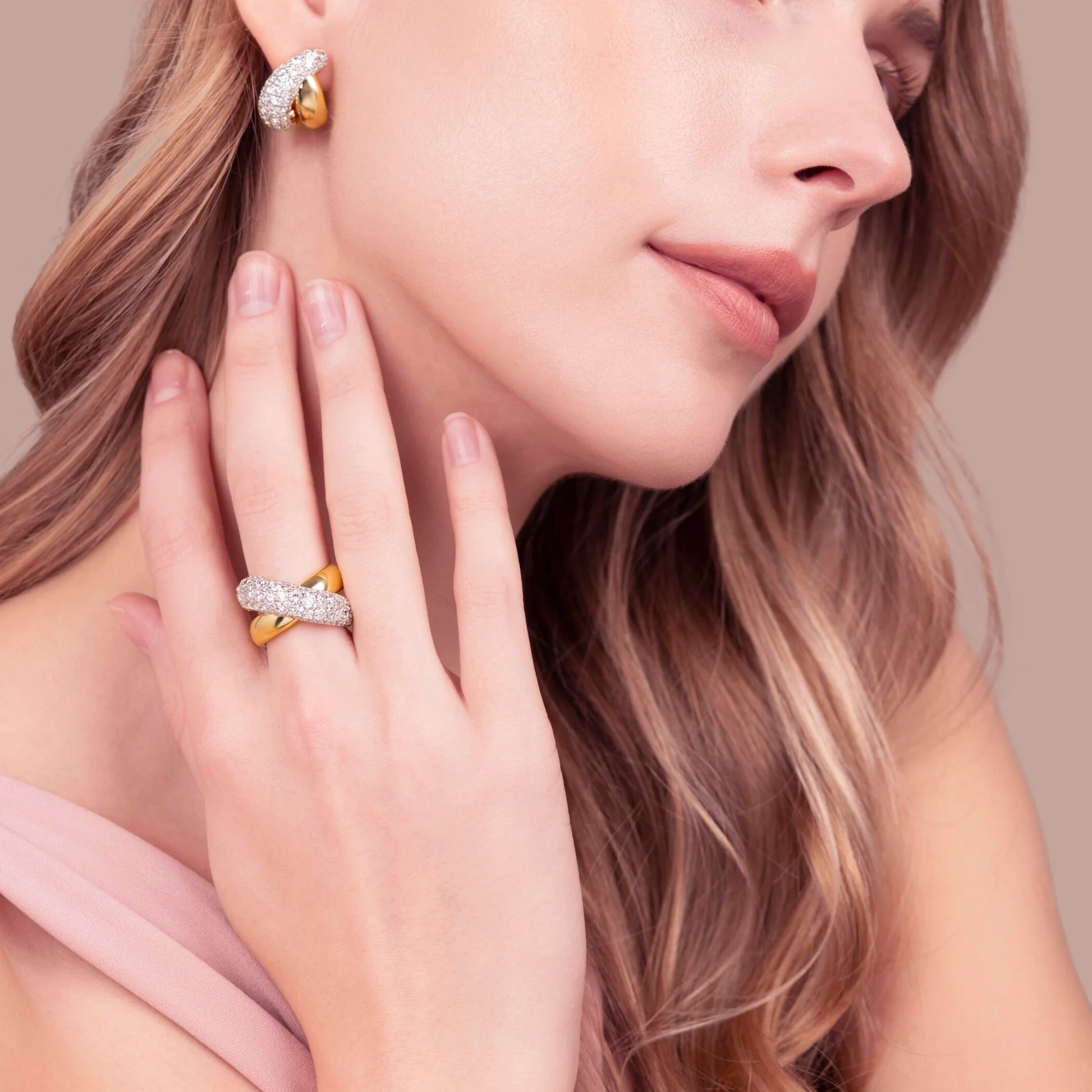 Anello a Intreccio in Pavé di Cubic Zirconia