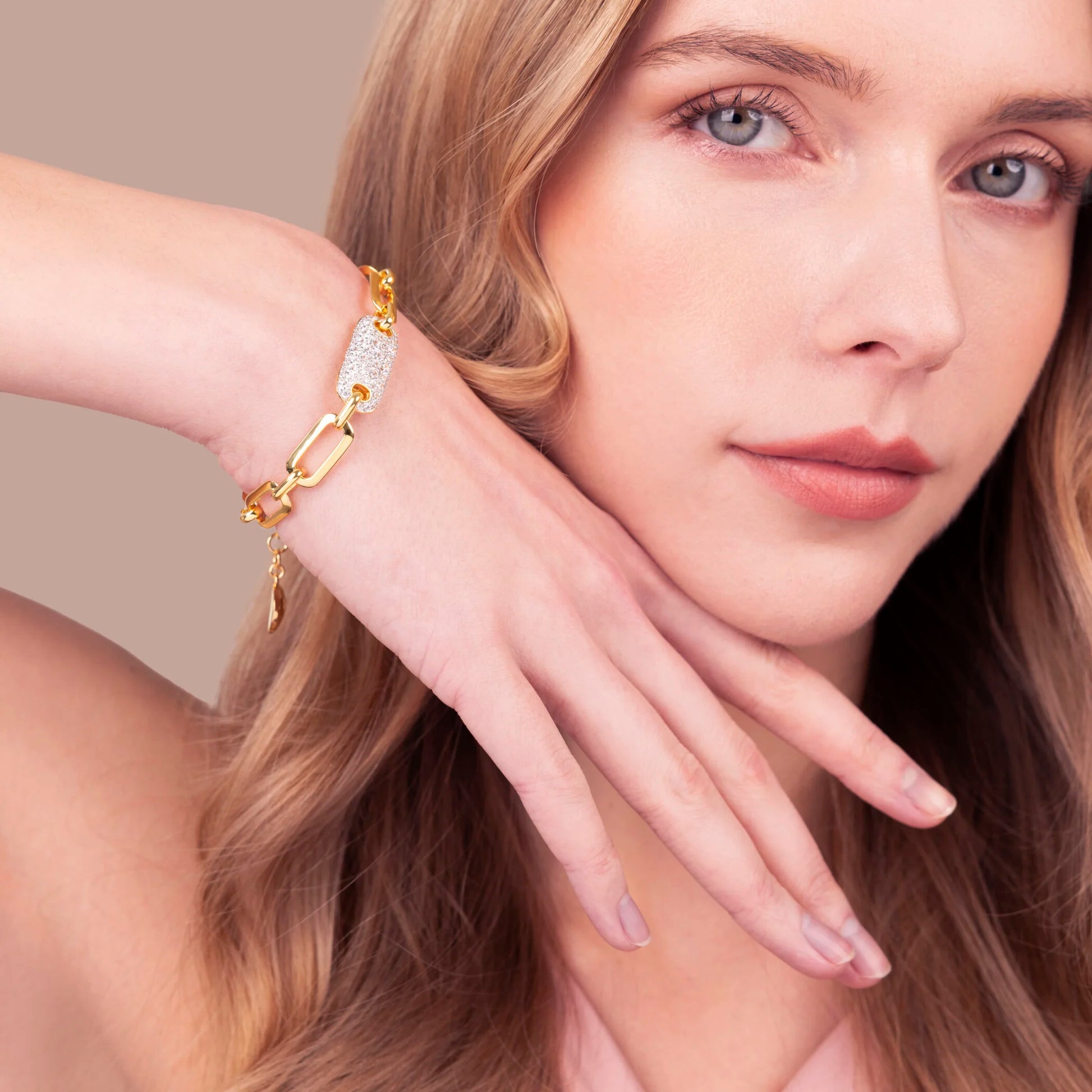 Bracelet Maille Ovale Carrée avec Pavé de Zirconium Cubique