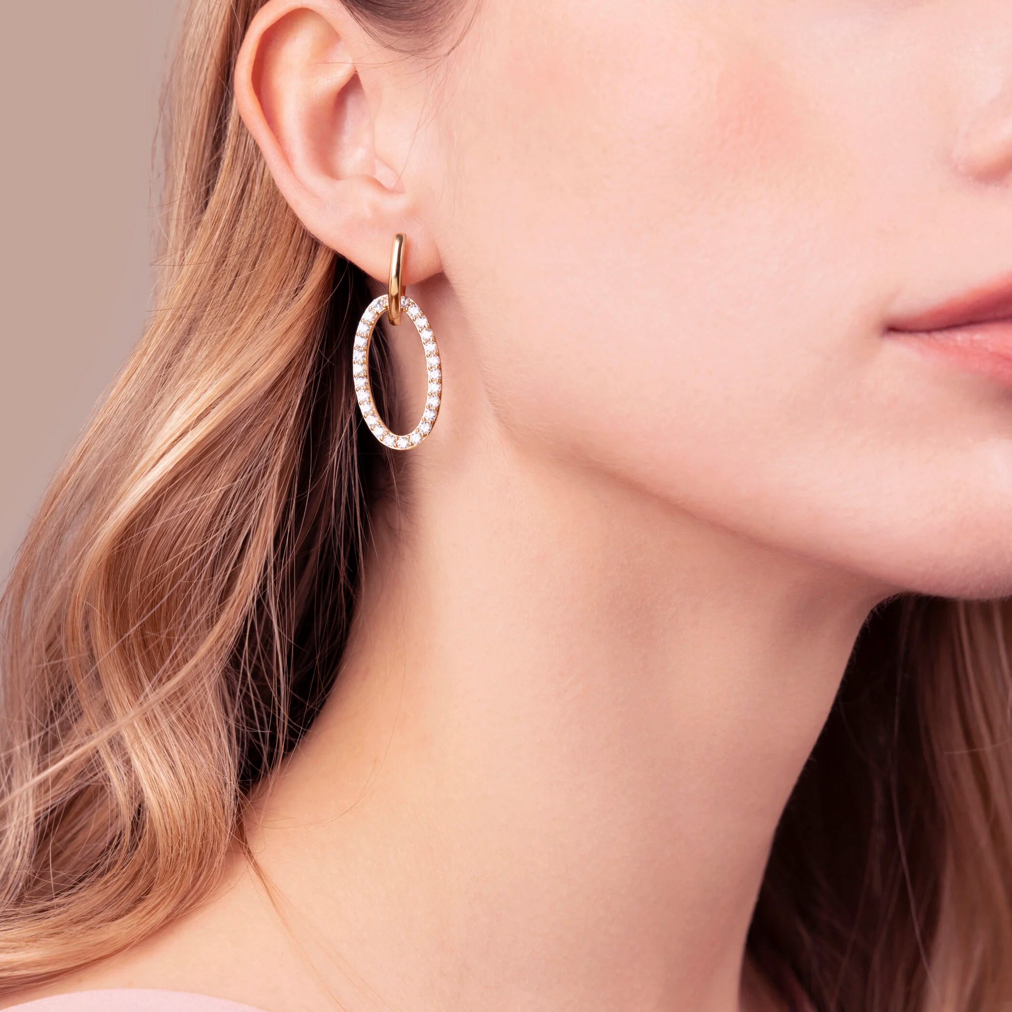 Orecchini Pendenti Ovali con Pavé di Cubic Zirconia