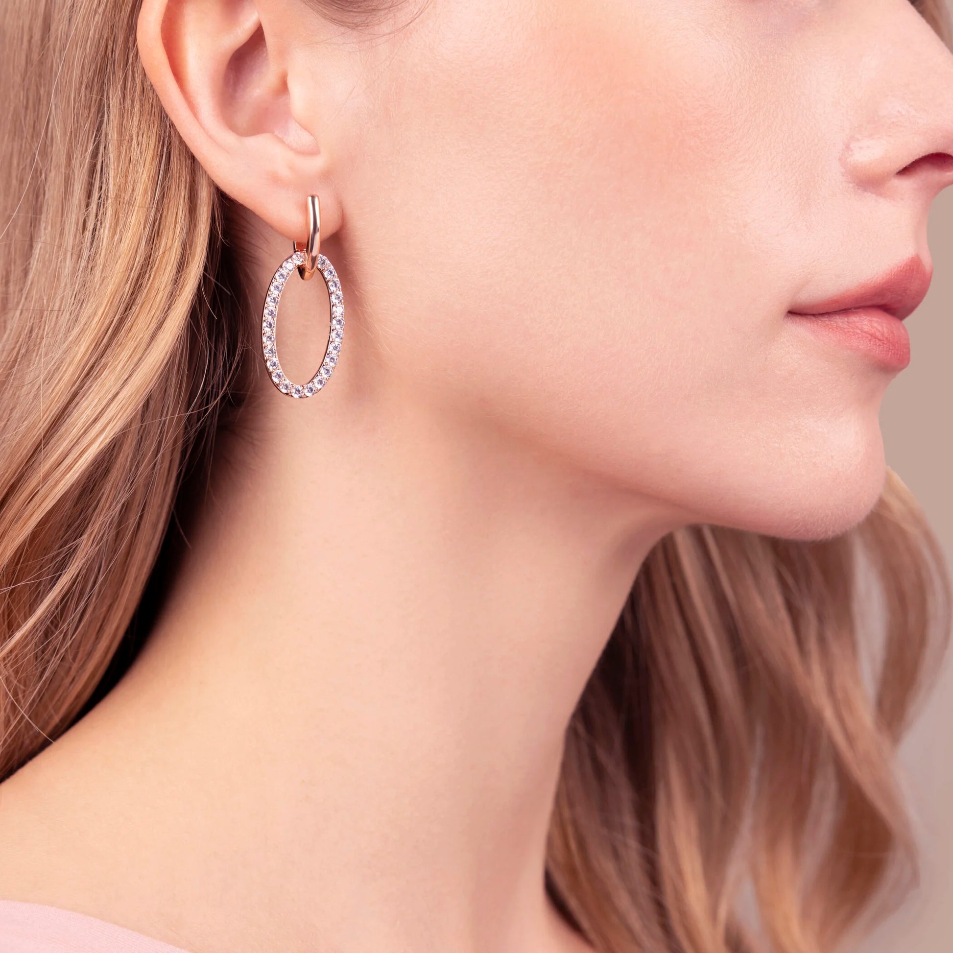 Orecchini Pendenti Ovali con Pavé di Cubic Zirconia
