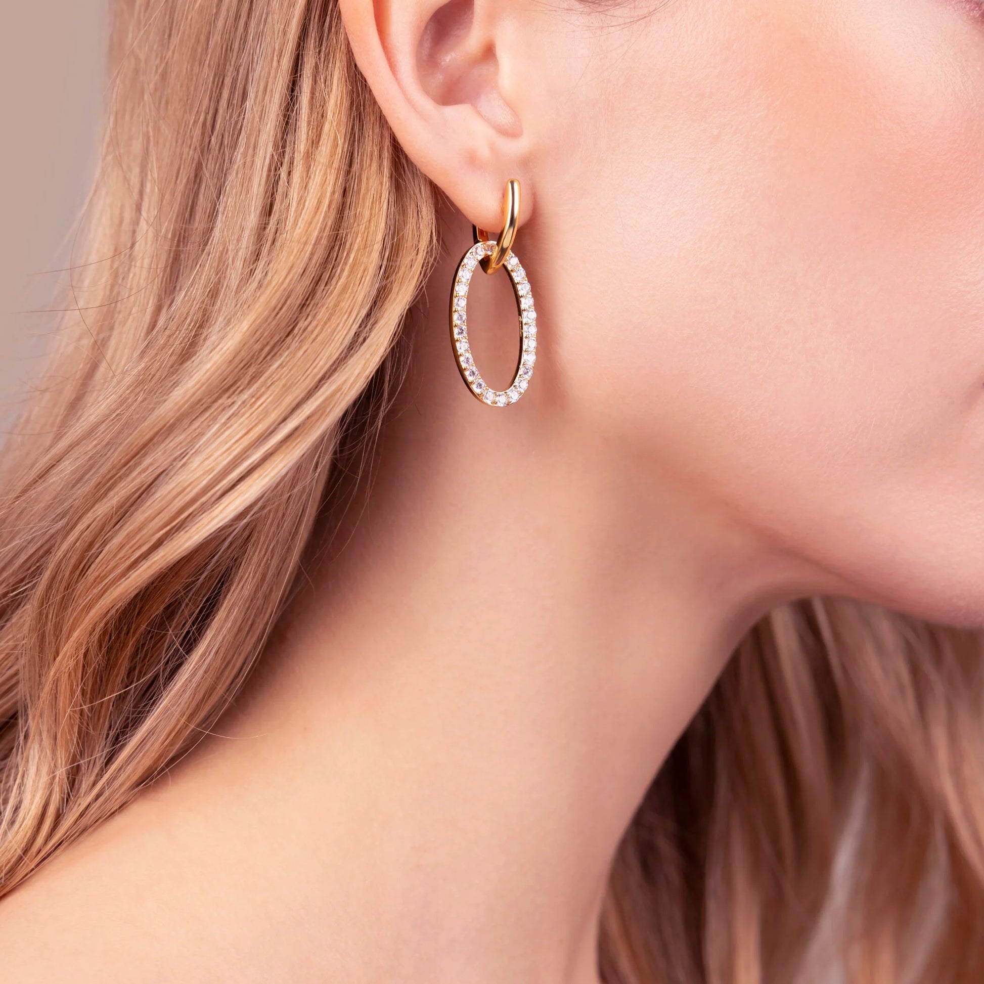 Orecchini Pendenti Ovali con Pavé di Cubic Zirconia