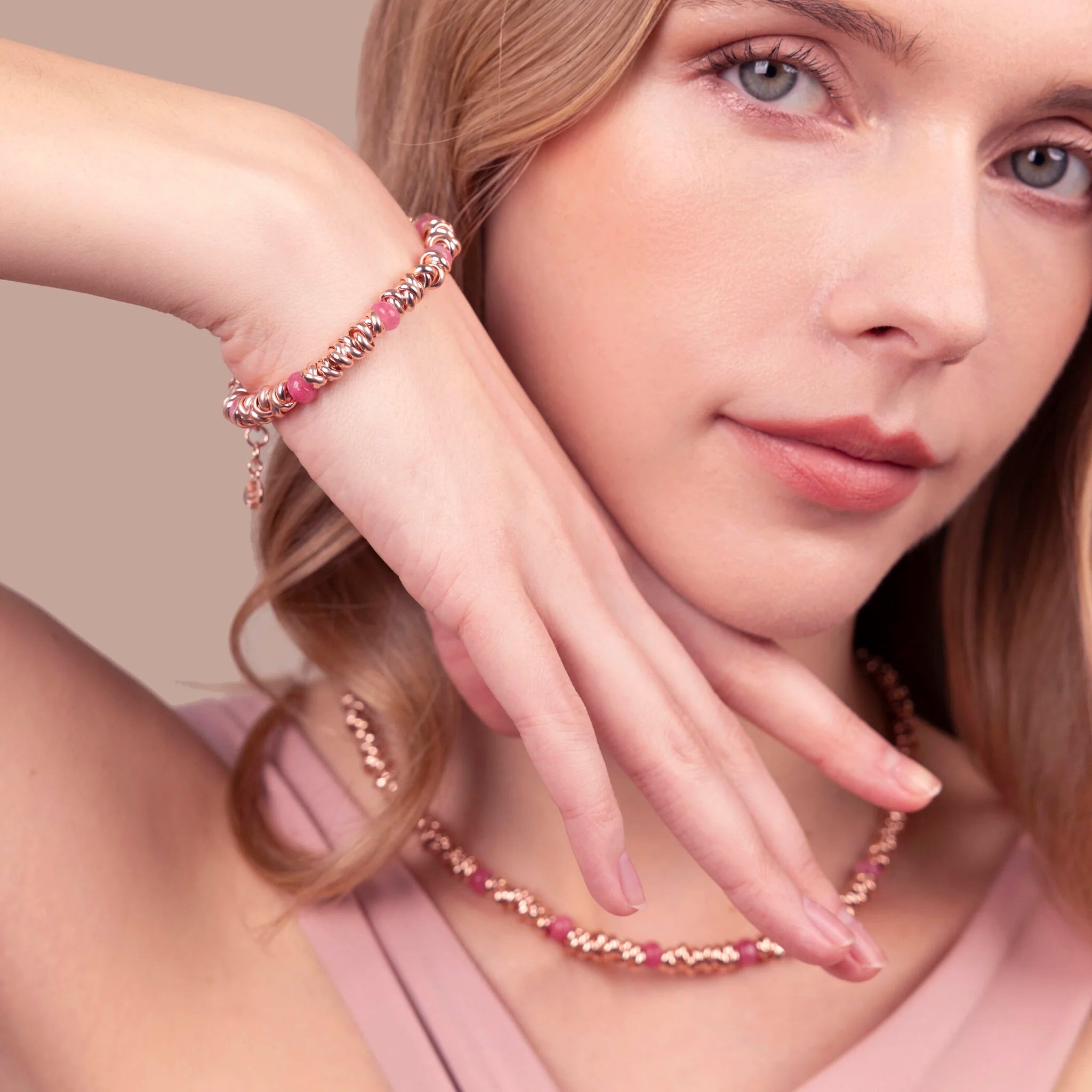 Bracciale con Rondelle Intrecciate e Pietre Naturali di Quarzite
