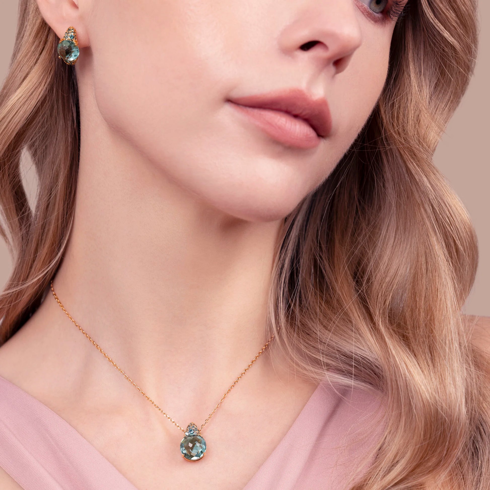 Necklace with Pendant in Mixed Pavé and Prisma Gem