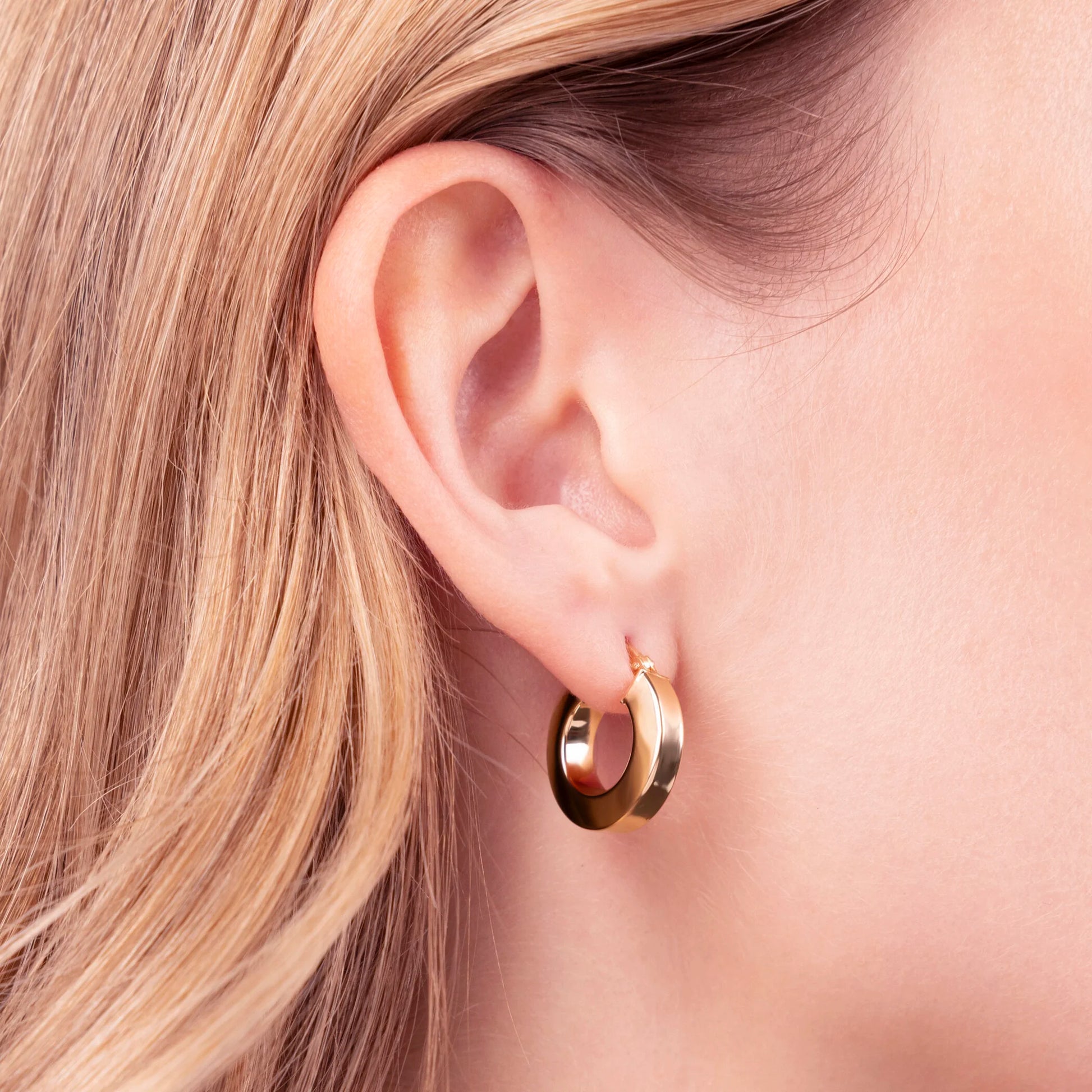 Glänzende Creolen mit quadratischem Querschnitt