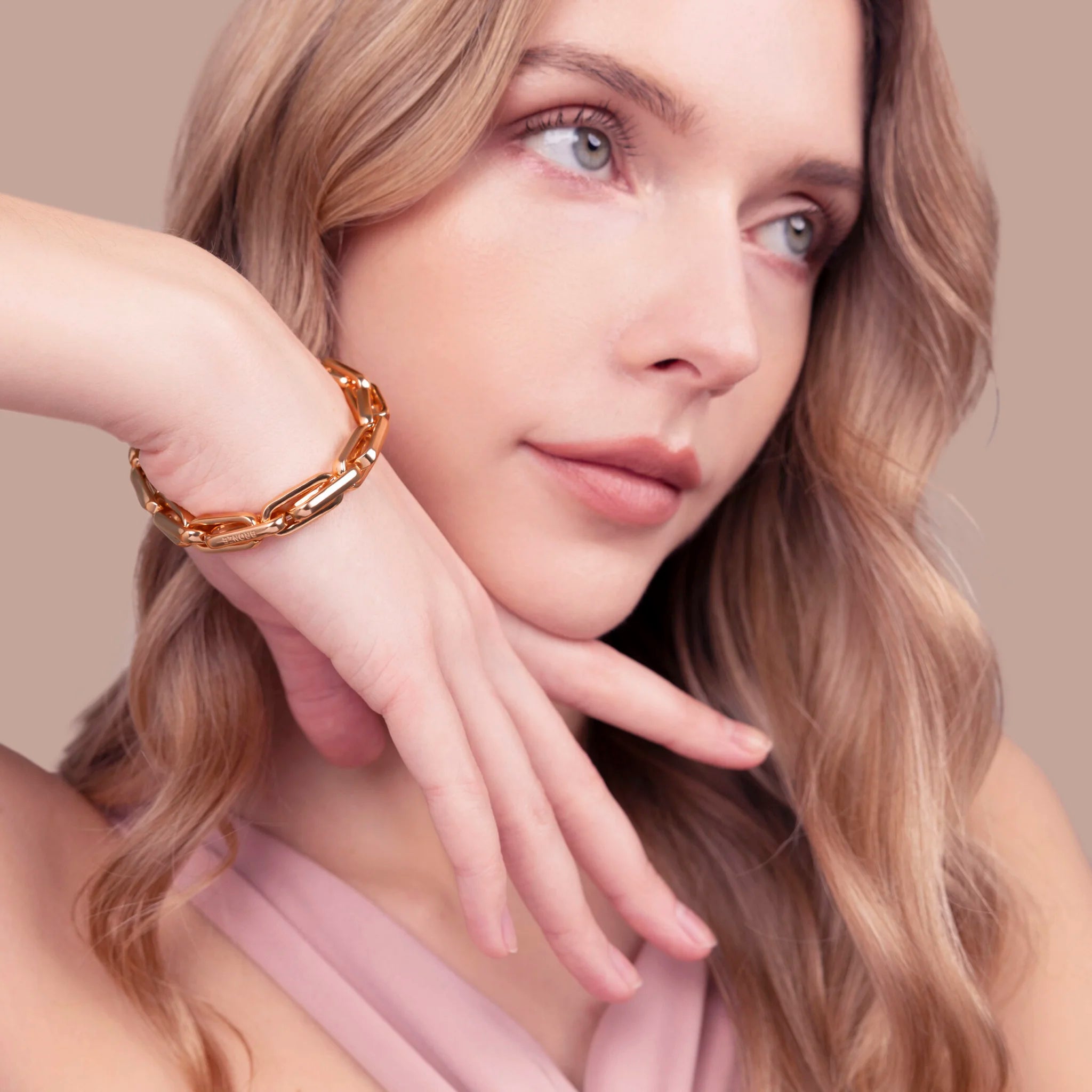 Elastic Bracelet with Elongated Links