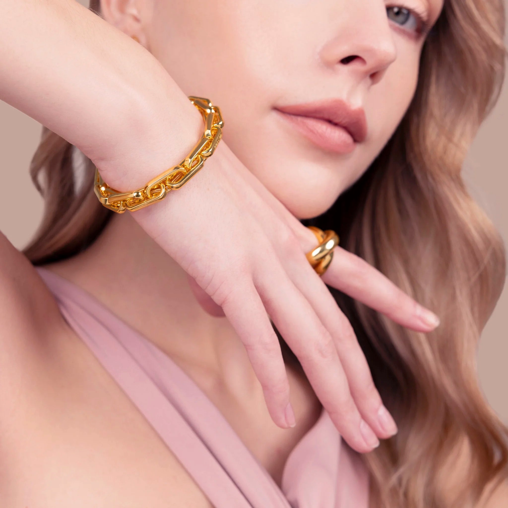 Elastic Bracelet with Elongated Links