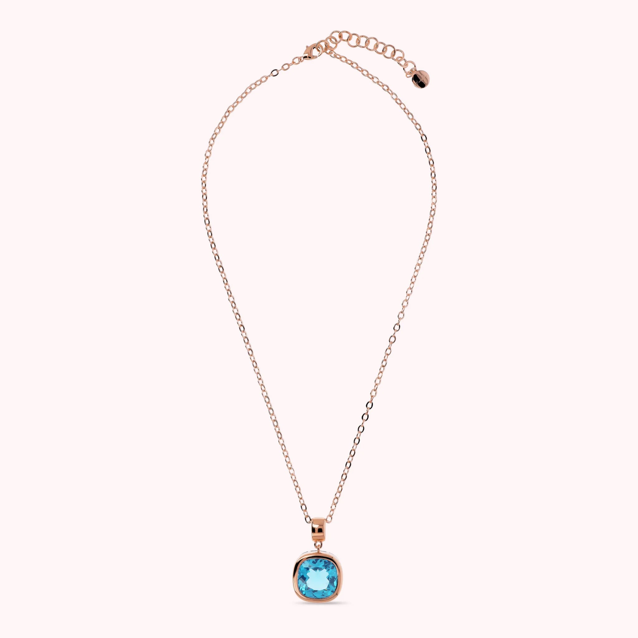 Collier avec Point de Lumière en Pierre Prisma Taille Coussin