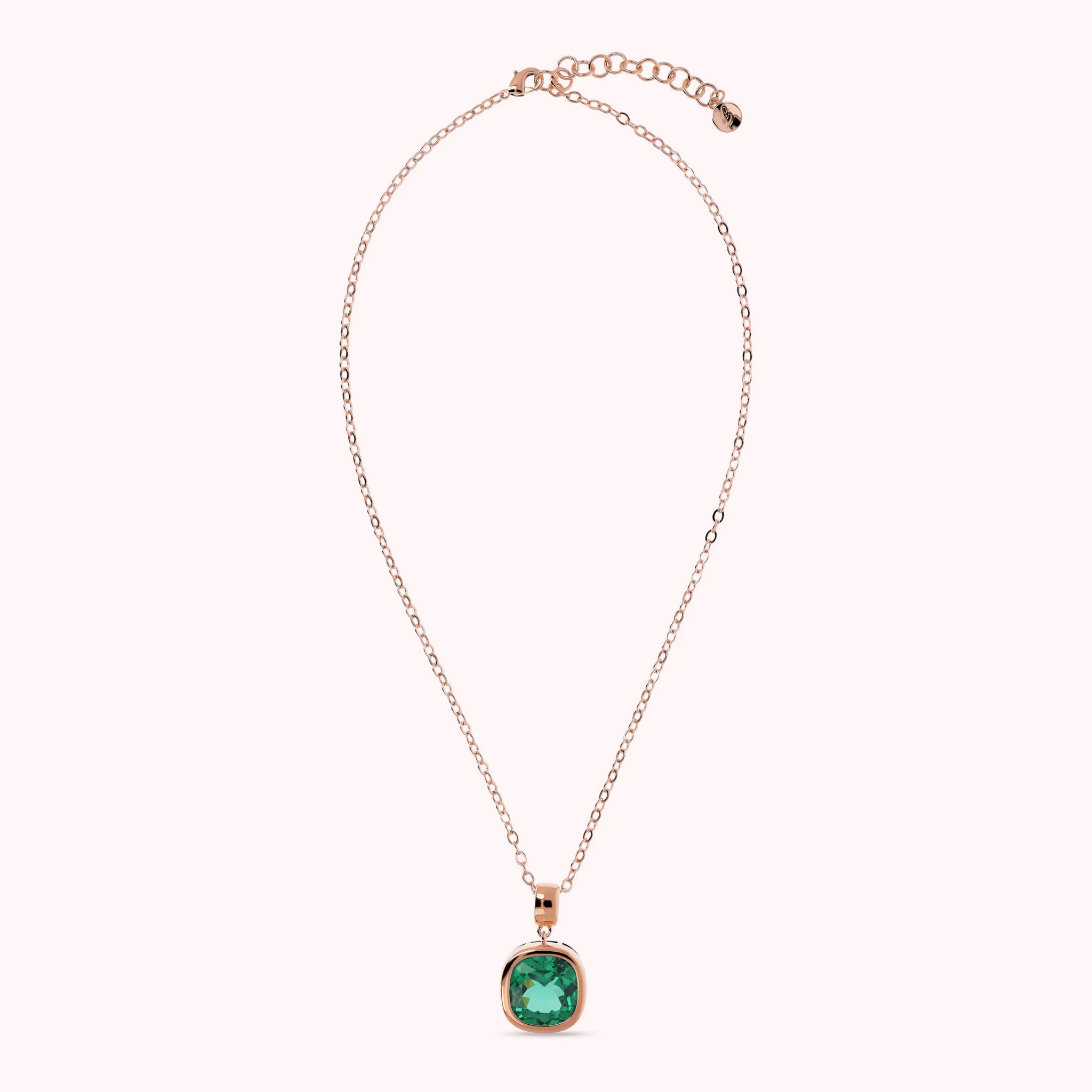 Collier avec Point de Lumière en Pierre Prisma Taille Coussin