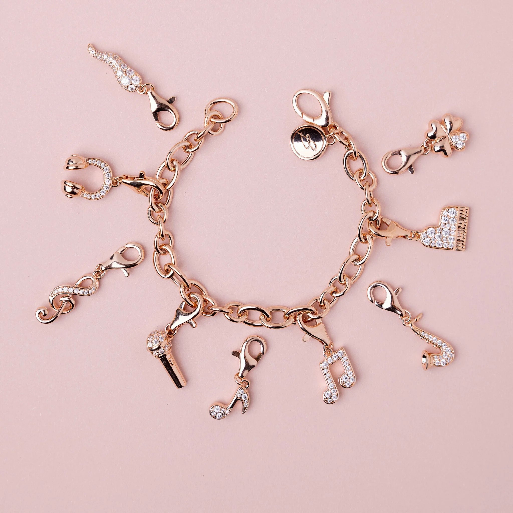 LUCKY CHARM - Star Pendant with Cubic Zirconia Pavé