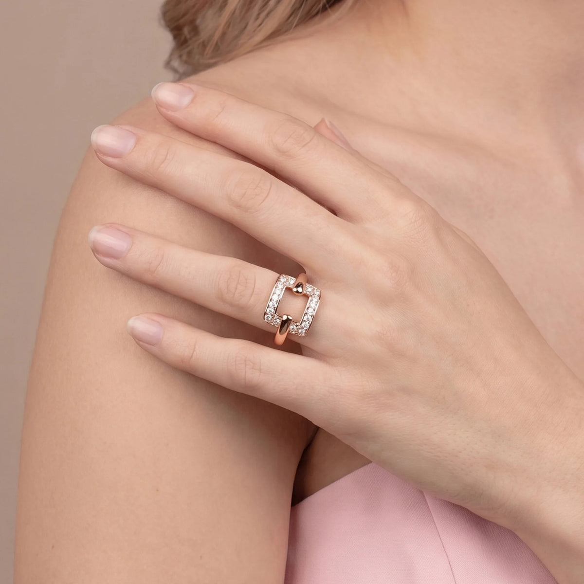 Cocktail ring with square cubic zirconia, plated with 18Kt gold