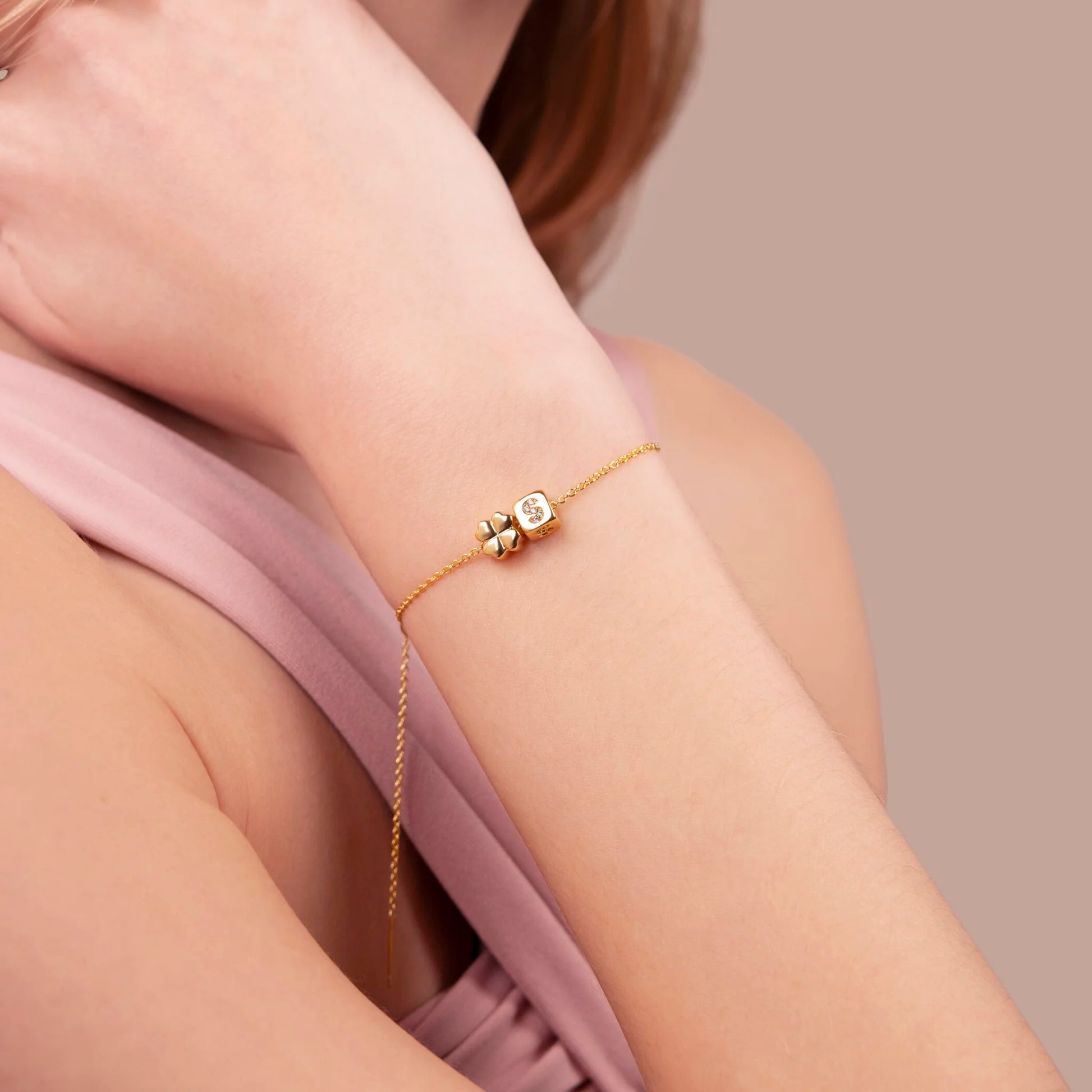 Dado Lettera P con Cubic Zirconia