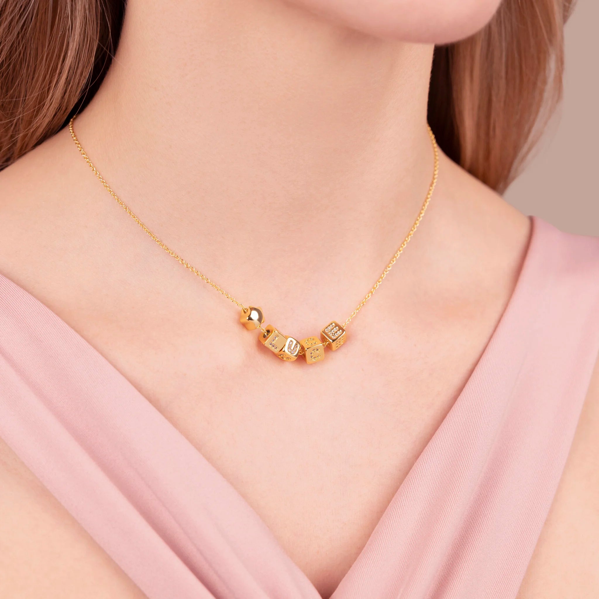 Dado Lettera Q con Cubic Zirconia