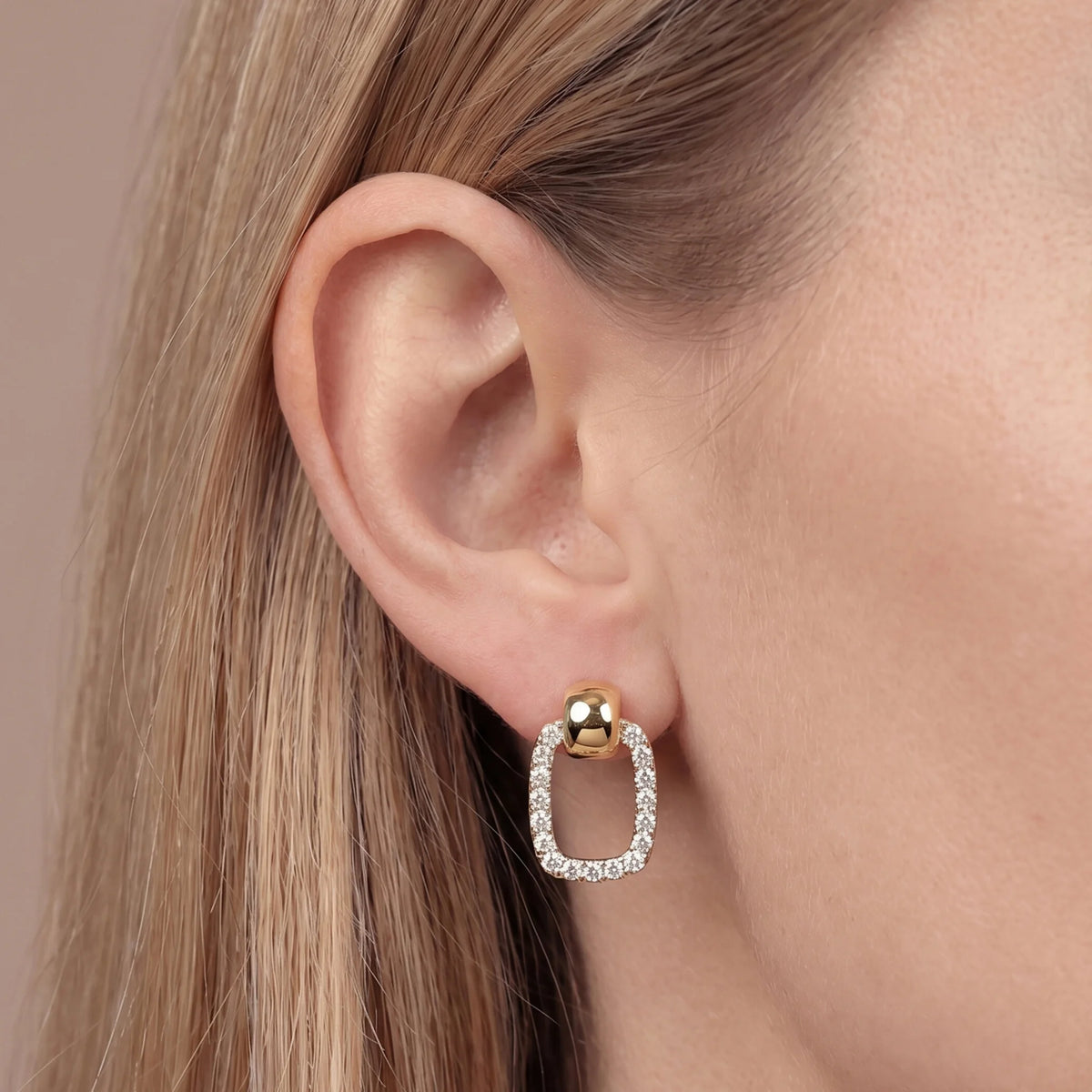 Rectangular drop earrings with cubic zirconia pavé, plated with 18Kt gold
