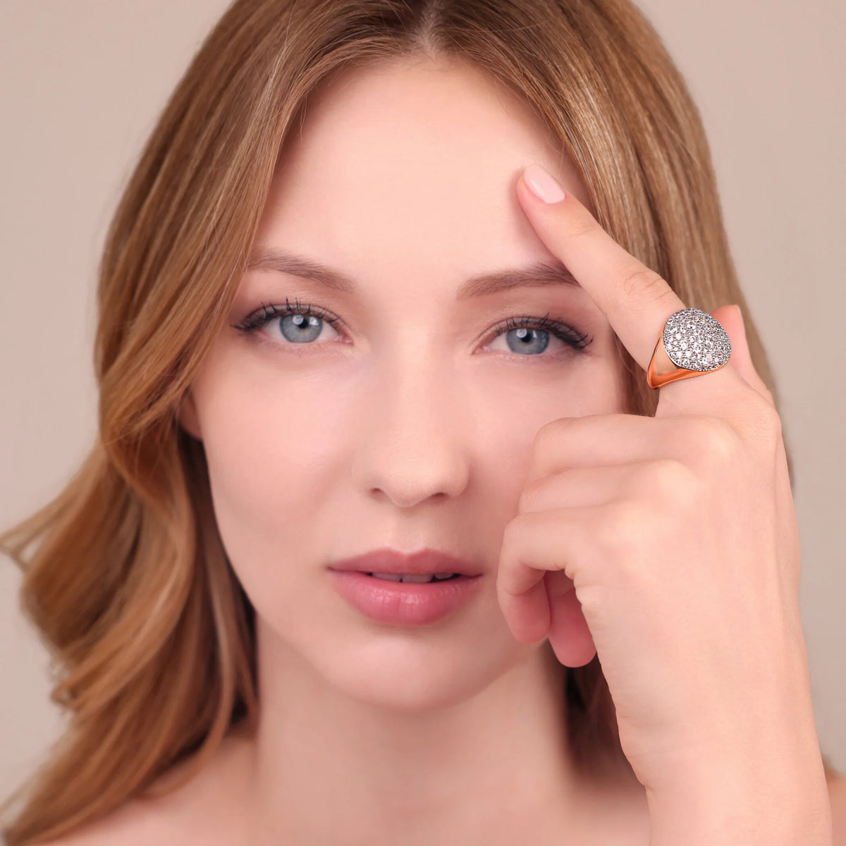 Anello Chevalier con Tondo Pavé in Cubic Zirconia