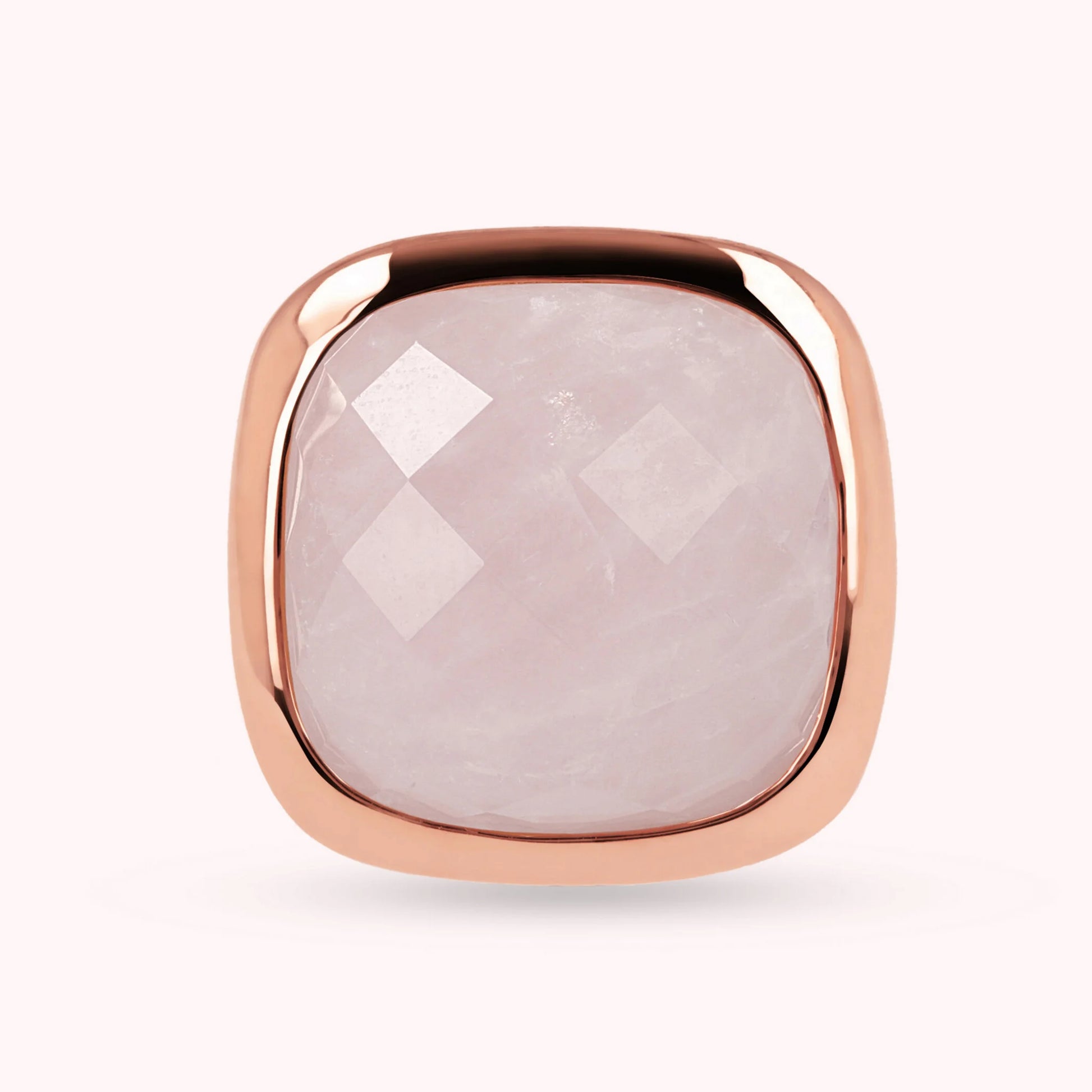 Chevalier-Ring mit facettiertem quadratischem Stein