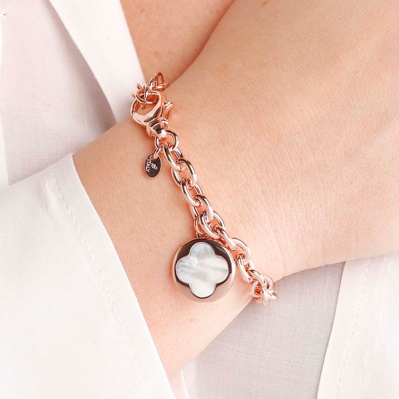 Rolo Chain Bracelet with Four Leaf Clover Pendant in Natural Stone