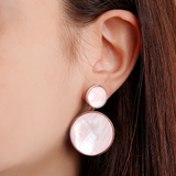 Doppelte Scheibenanhänger-Ohrringe mit Naturstein oder Perlmutt